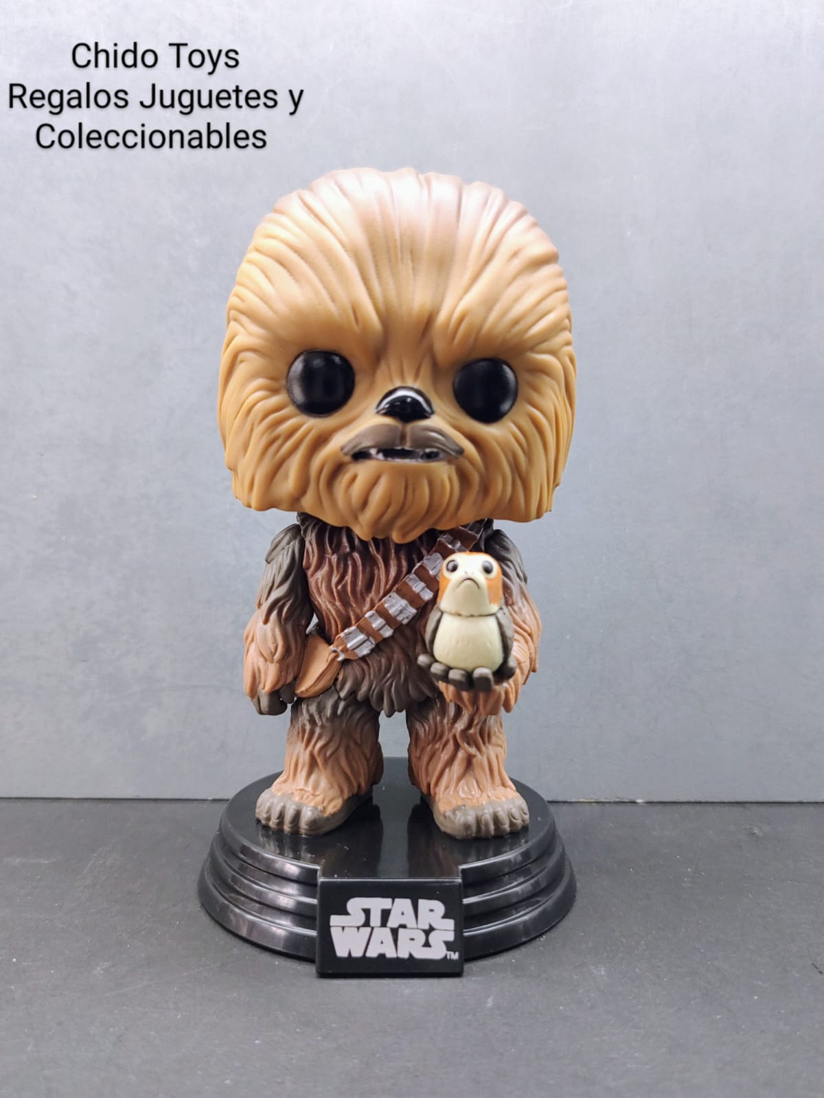 Figura de Vinyl, marca Funko, Modelo Chewbacca con Porg, edad 6+ - Chido Toys
