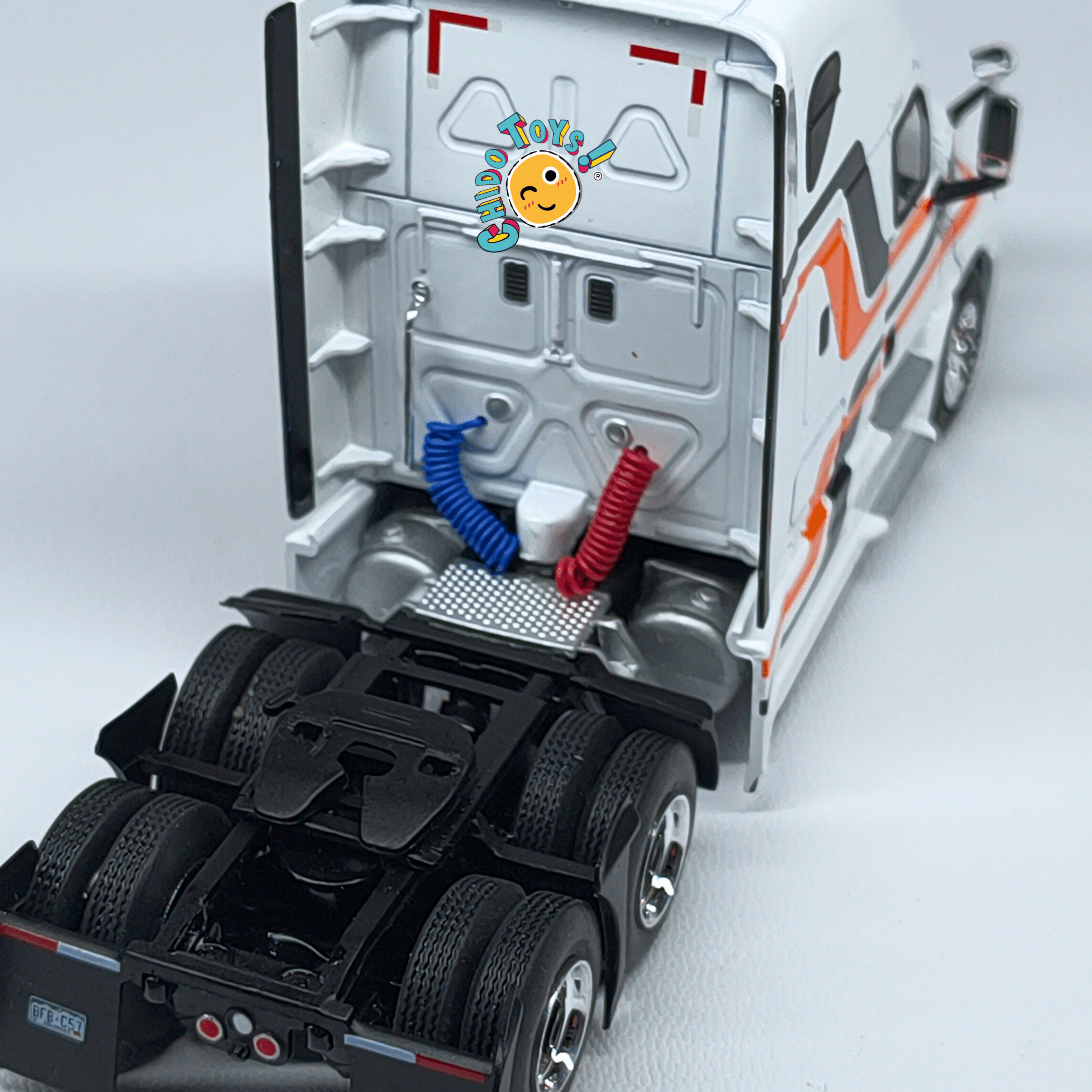 Freightliner Cascadia 2018 iXO Models 1:64 blanco con gráficos - Chido Toys