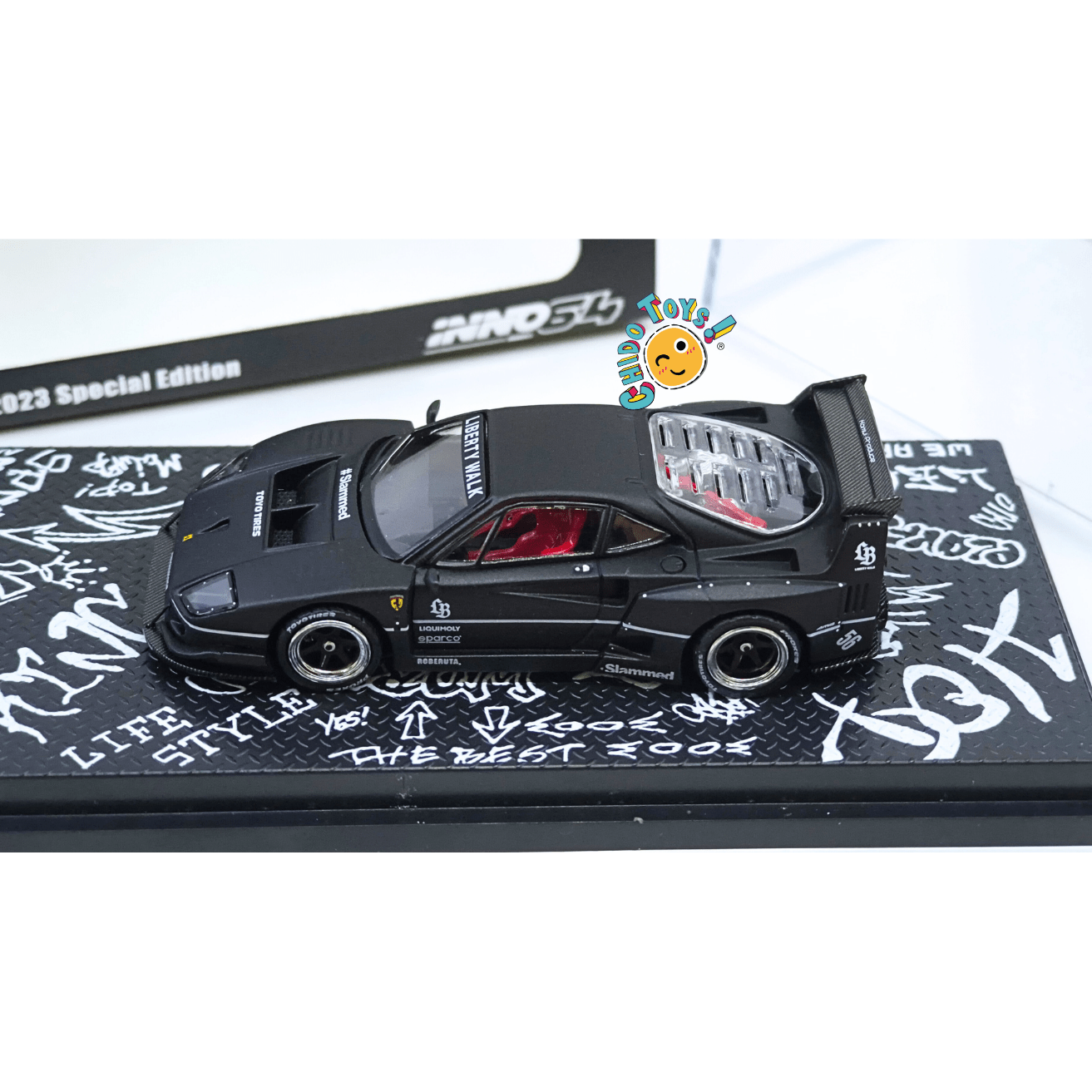 Inno64 F40 Liberty Walk 1:64 negro mate edición especial - Chido Toys