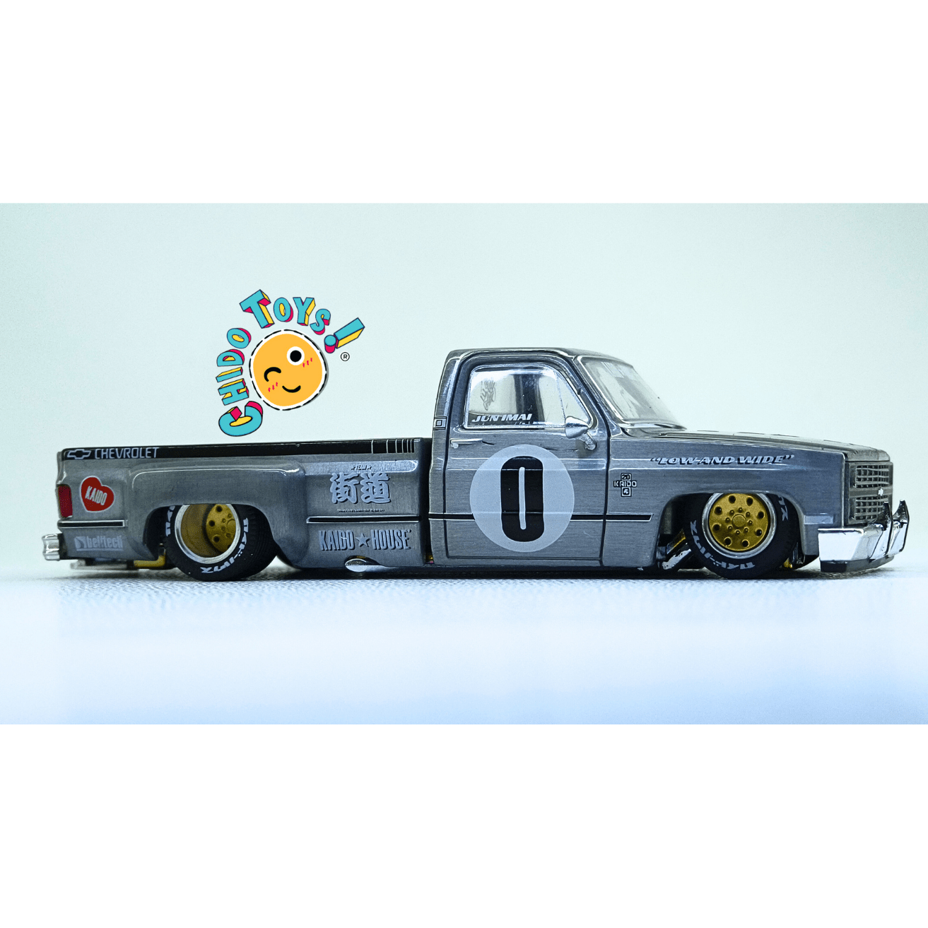 Kaido House 084 Chevrolet Silverado Dually Primera Edición CHASE 1:64 - Chido Toys