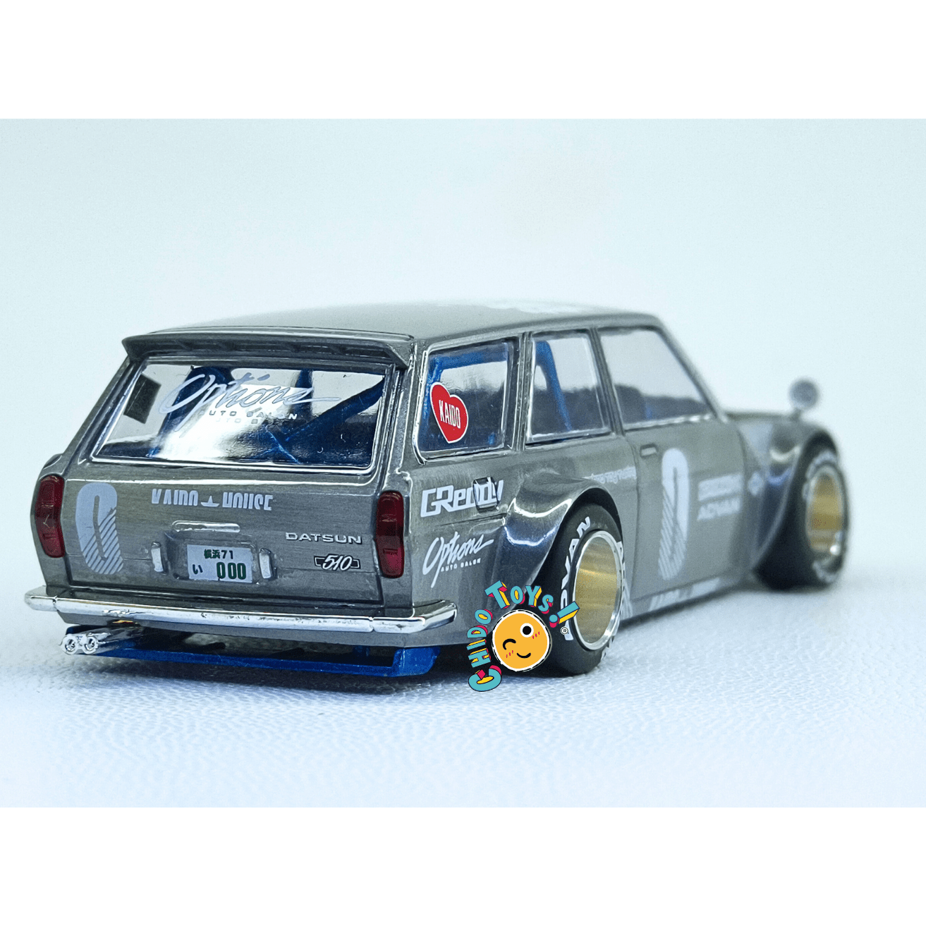 Kaido House Datsun 510 Wagon CHASE 1:64 gris metálico - Chido Toys
