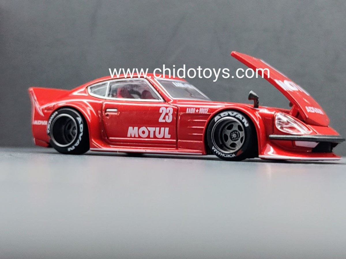 Kaido House x Mini GT Datsun 240Z Kaido GT Motul #23 1:64 rojo con apertura de cofre - Chido Toys