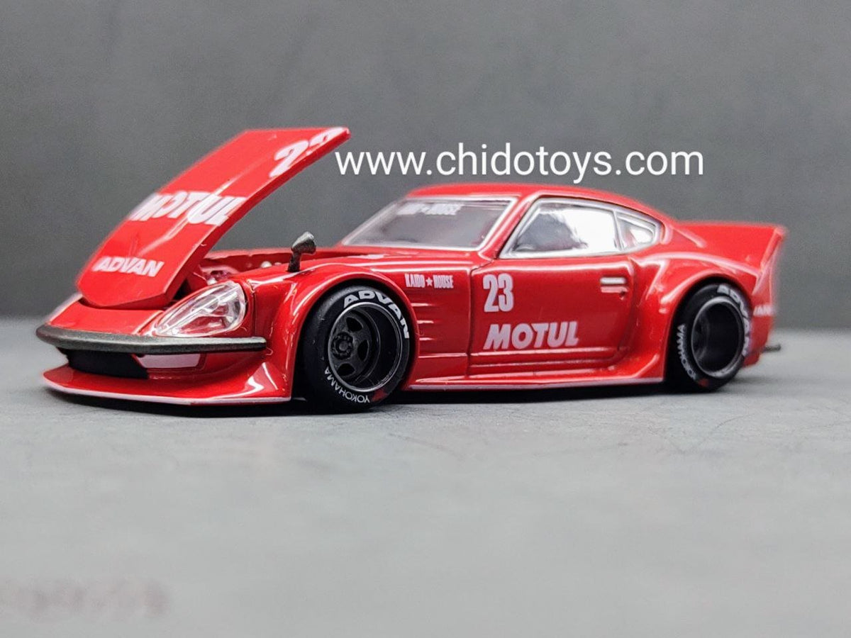Kaido House x Mini GT Datsun 240Z Kaido GT Motul #23 1:64 rojo con apertura de cofre - Chido Toys