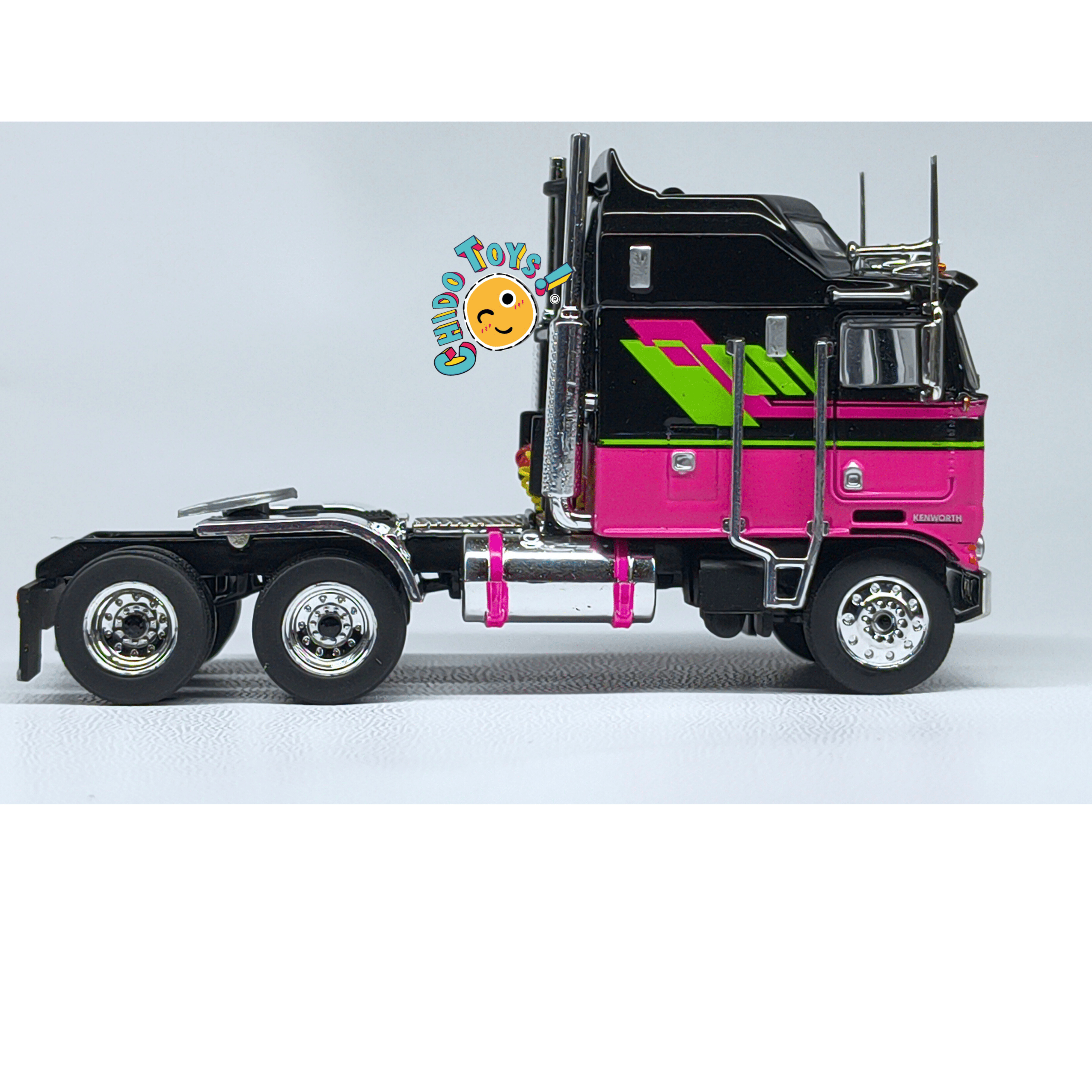 Kenworth K100 Aerodyne 1976 iXO Models 1:64 quinta móvil - Chido Toys