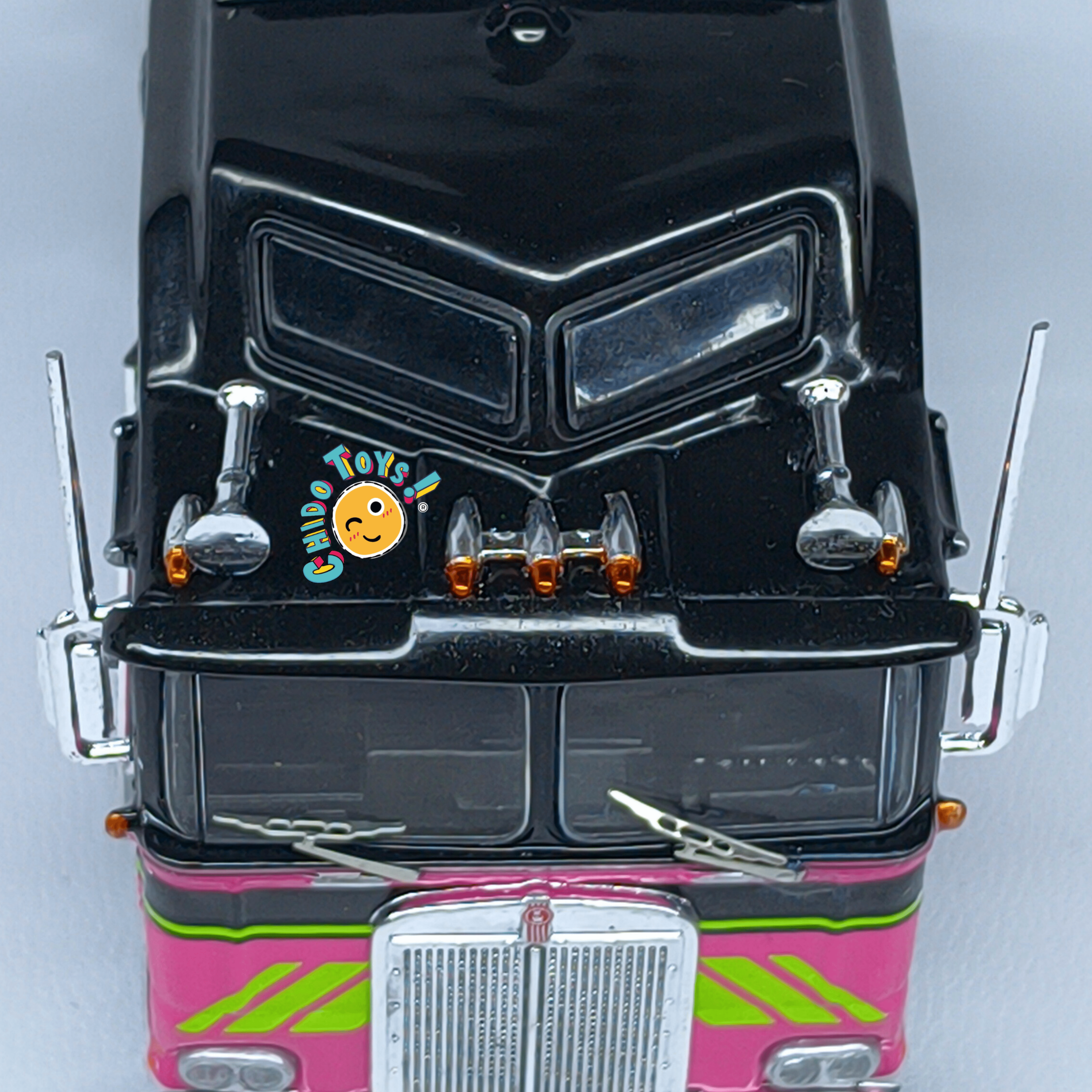 Kenworth K100 Aerodyne 1976 iXO Models 1:64 quinta móvil - Chido Toys