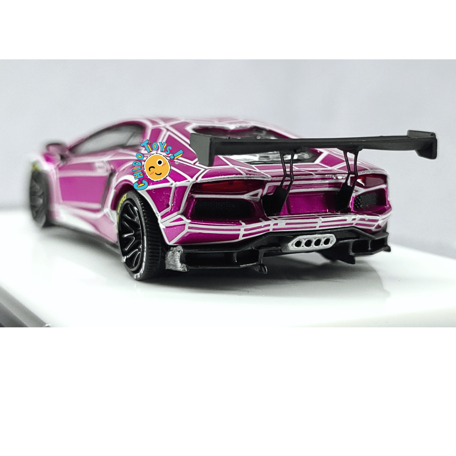 Lamborghini 1:64 King Model – Die - Cast con Rines Intercambiables, Llantas de Goma y Paño de Limpieza - Chido Toys