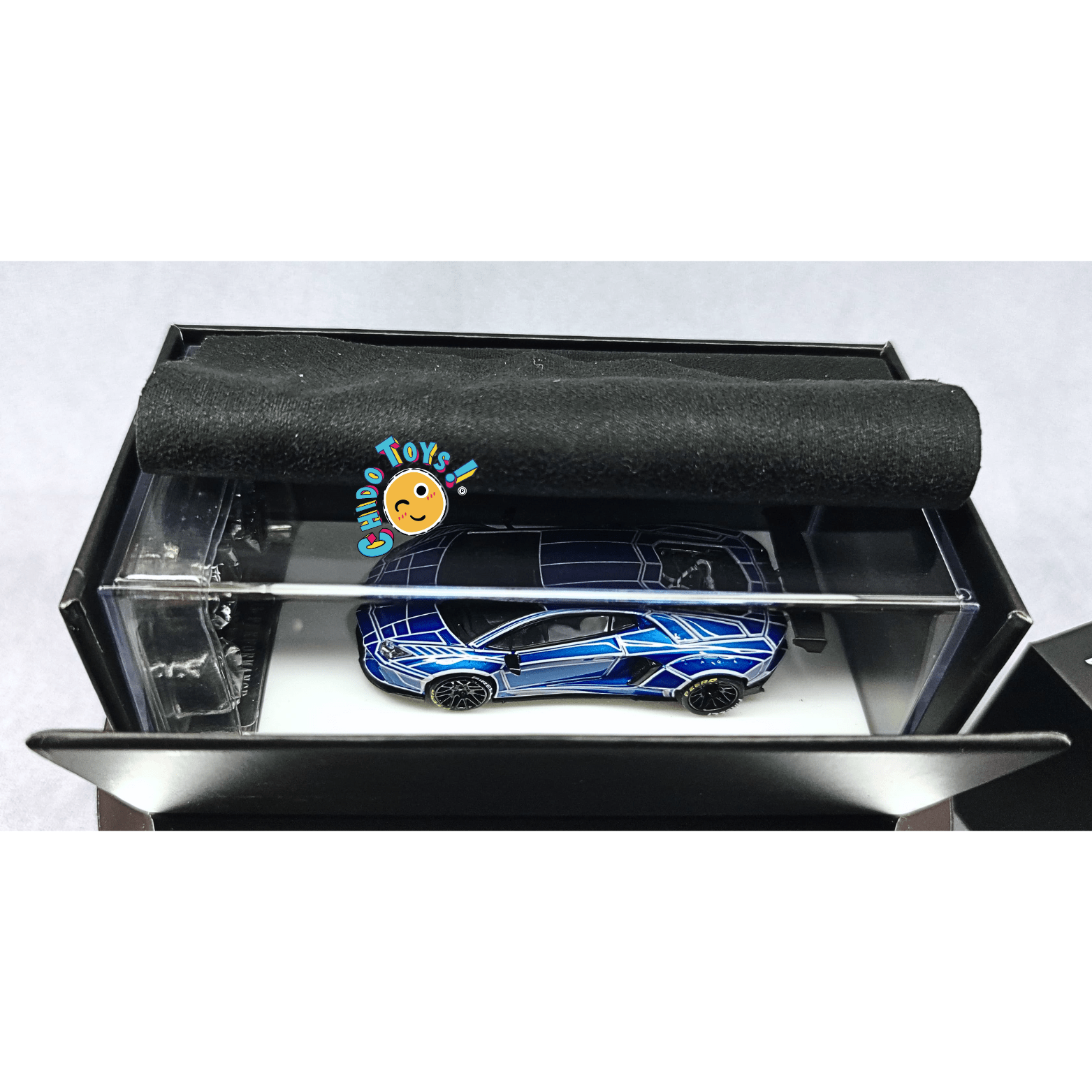 Lamborghini 1:64 King Model – Die - Cast con Rines Intercambiables, Llantas de Goma y Paño de Limpieza - Chido Toys