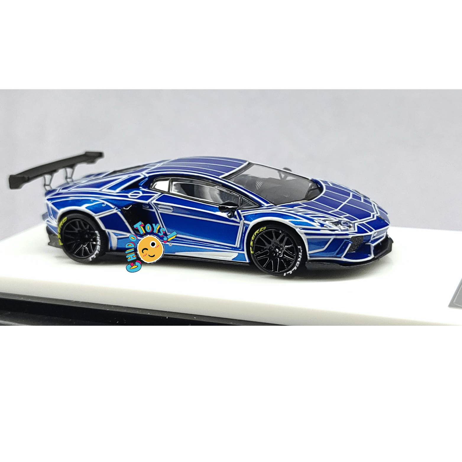 Lamborghini 1:64 King Model – Die - Cast con Rines Intercambiables, Llantas de Goma y Paño de Limpieza - Chido Toys