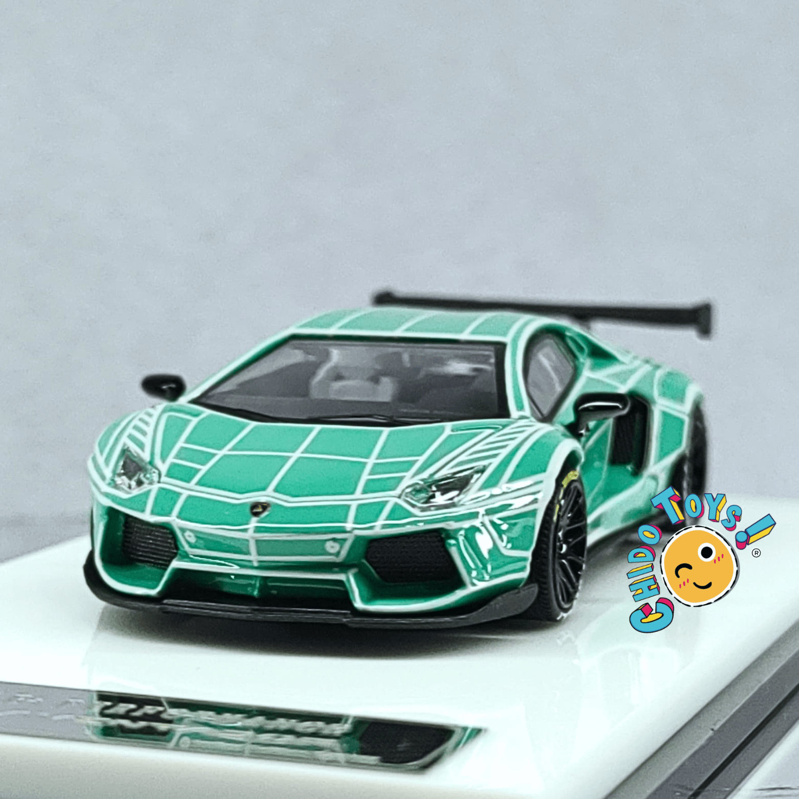 Lamborghini 1:64 King Model – Die - Cast con Rines Intercambiables, Llantas de Goma y Paño de Limpieza - Chido Toys