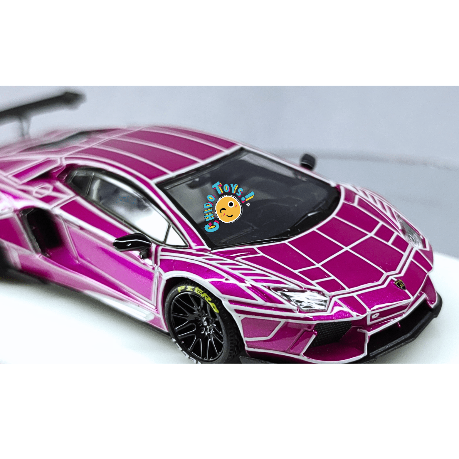 Lamborghini 1:64 King Model – Die - Cast con Rines Intercambiables, Llantas de Goma y Paño de Limpieza - Chido Toys