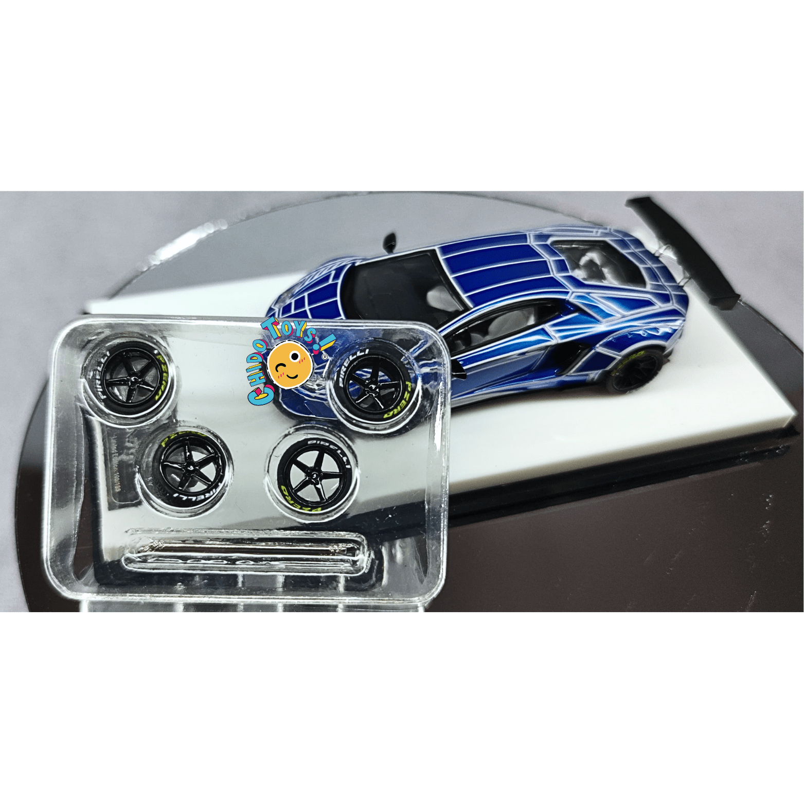 Lamborghini 1:64 King Model – Die - Cast con Rines Intercambiables, Llantas de Goma y Paño de Limpieza - Chido Toys