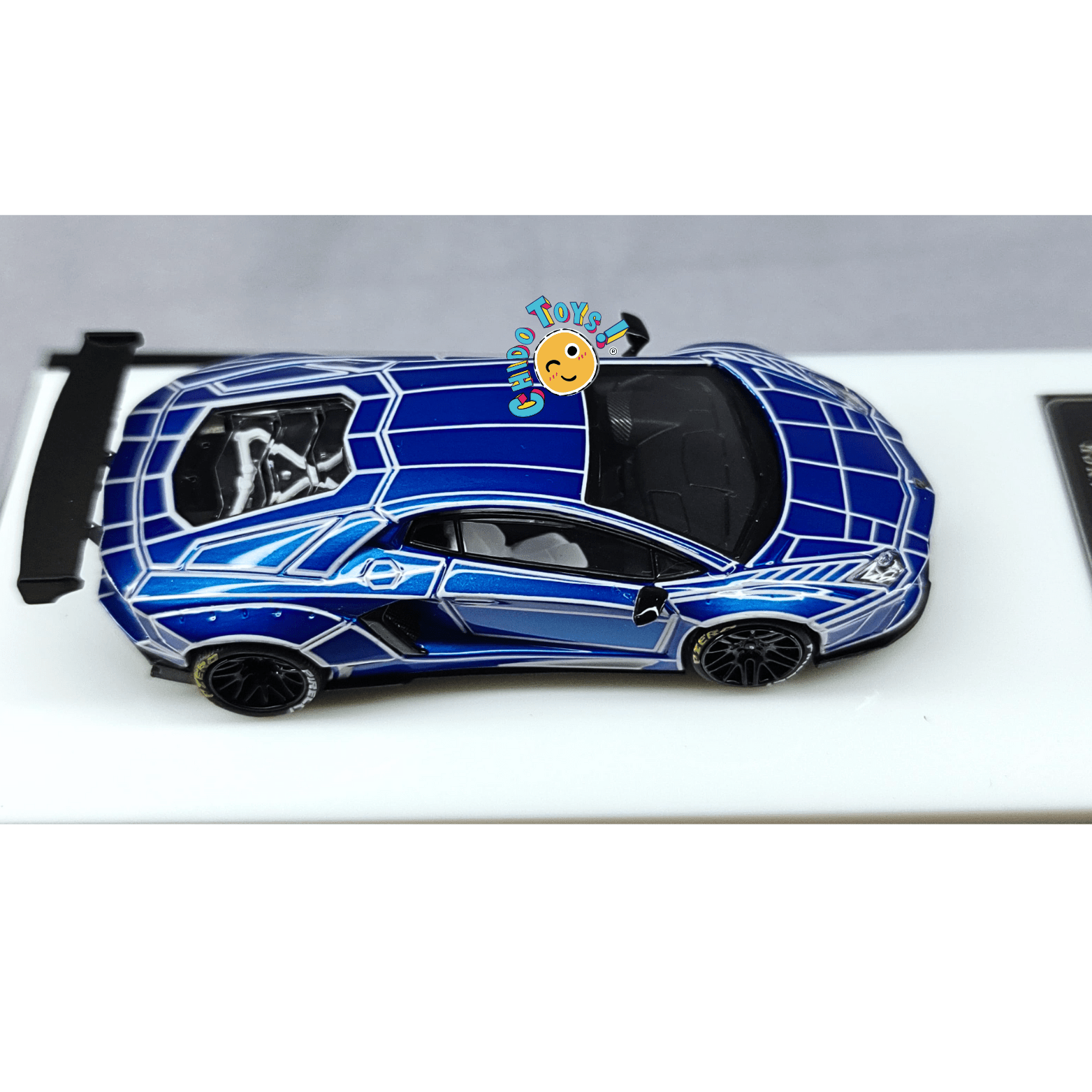 Lamborghini 1:64 King Model – Die - Cast con Rines Intercambiables, Llantas de Goma y Paño de Limpieza - Chido Toys