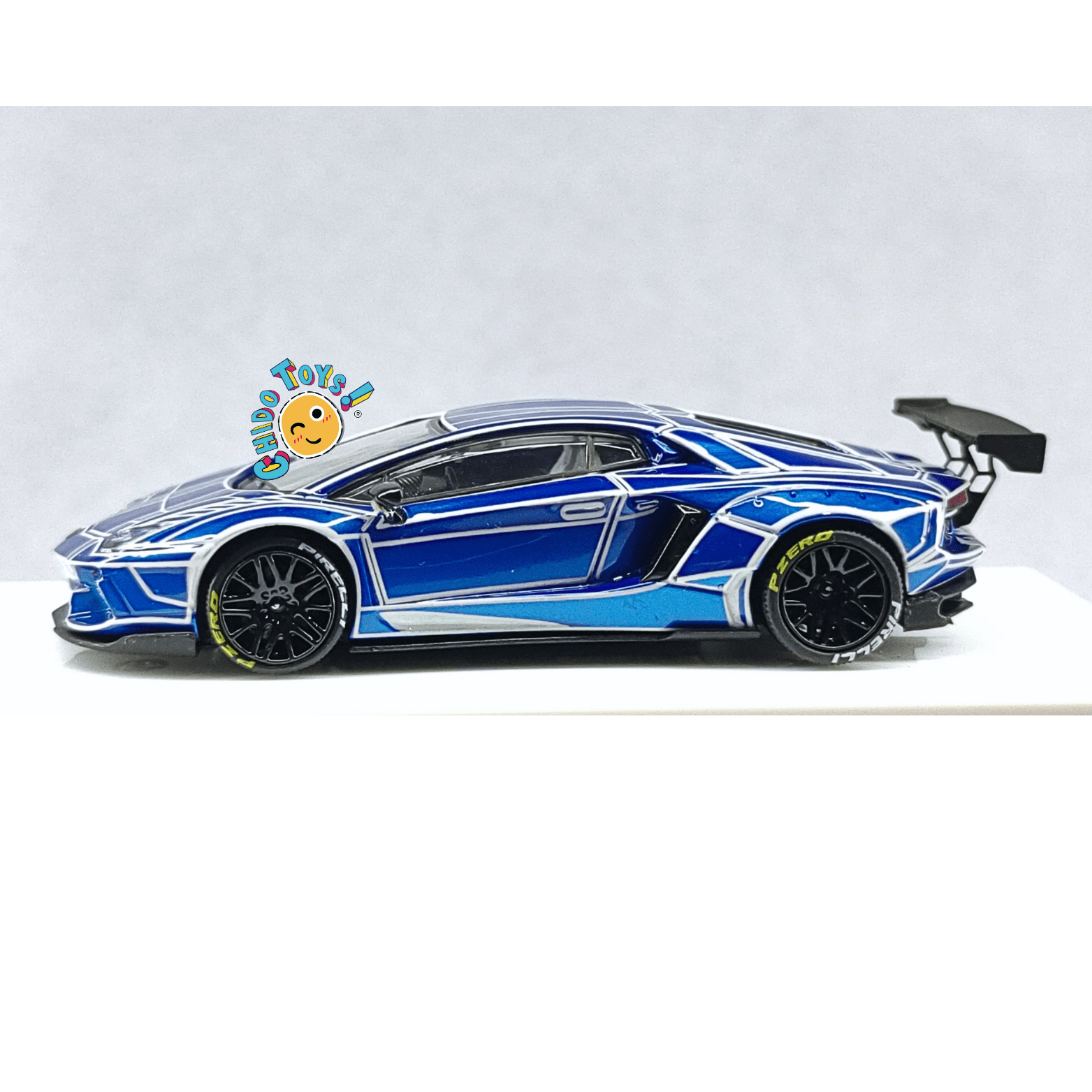 Lamborghini 1:64 King Model – Die - Cast con Rines Intercambiables, Llantas de Goma y Paño de Limpieza - Chido Toys