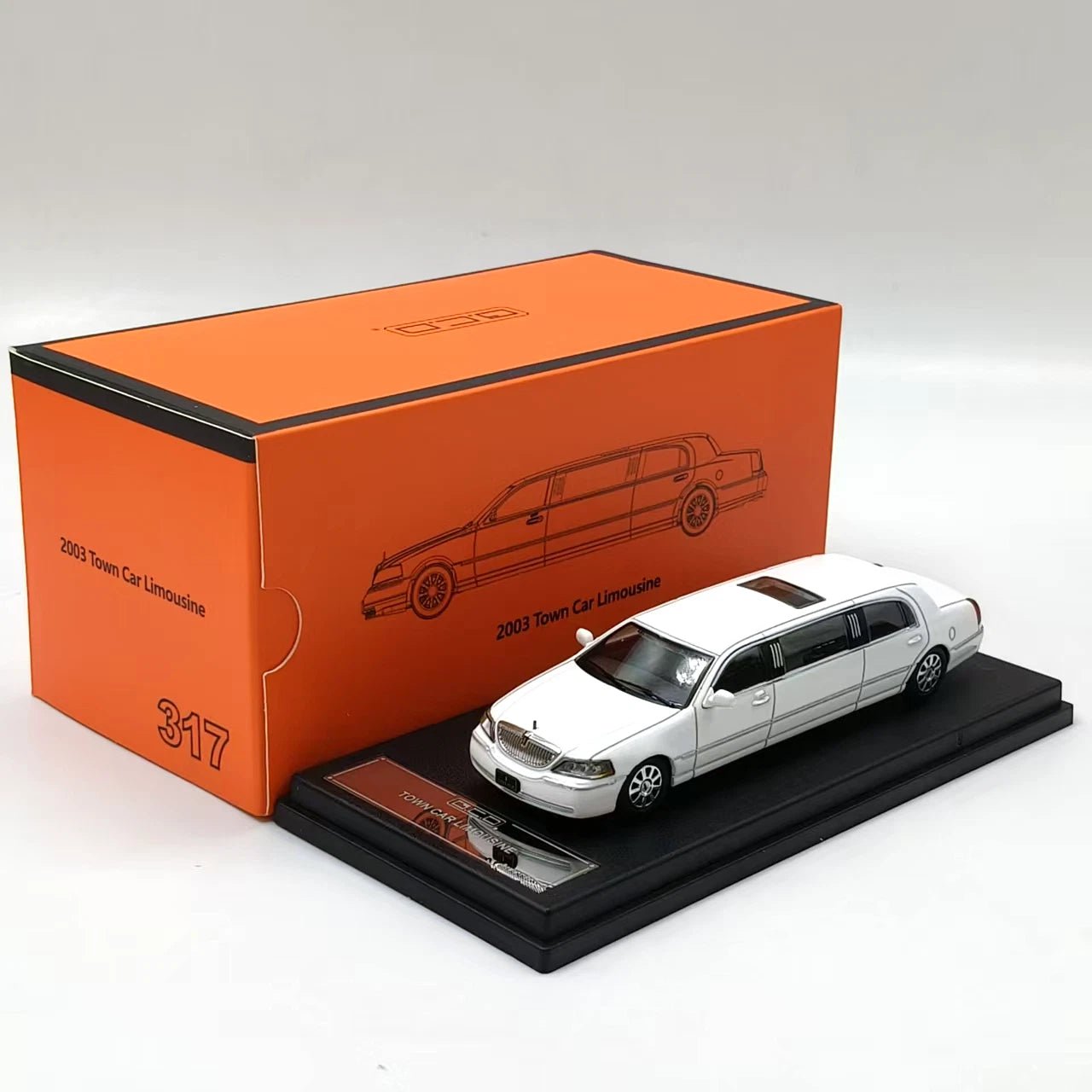 LCD Models Lincoln Town Car Limousine 2003 1:64 blanco con capelo - Chido Toys