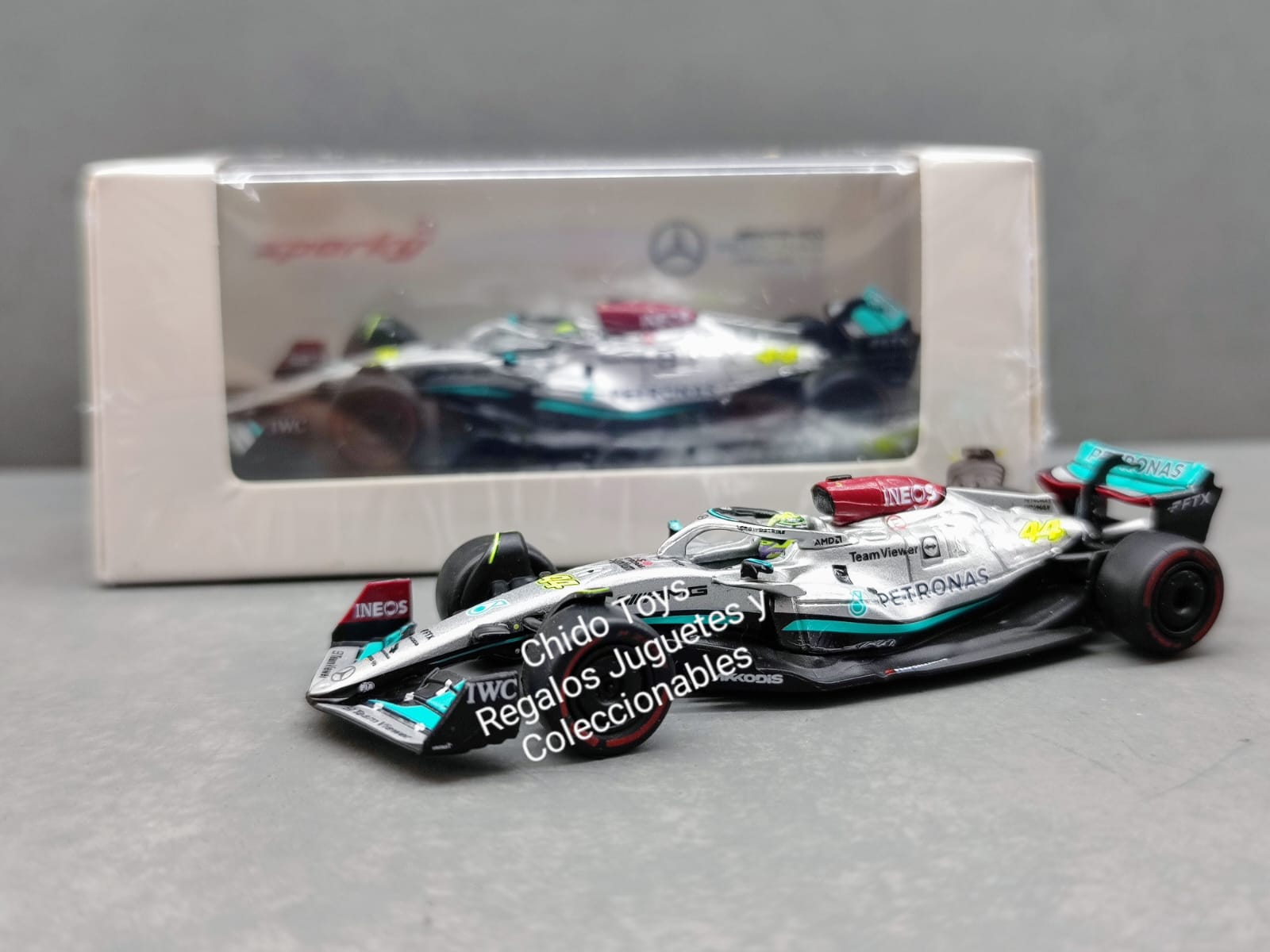 Mercedes - Benz AMG Petronas F1 44 – Lewis Hamilton 2022, Sparky 1:64 - Chido Toys