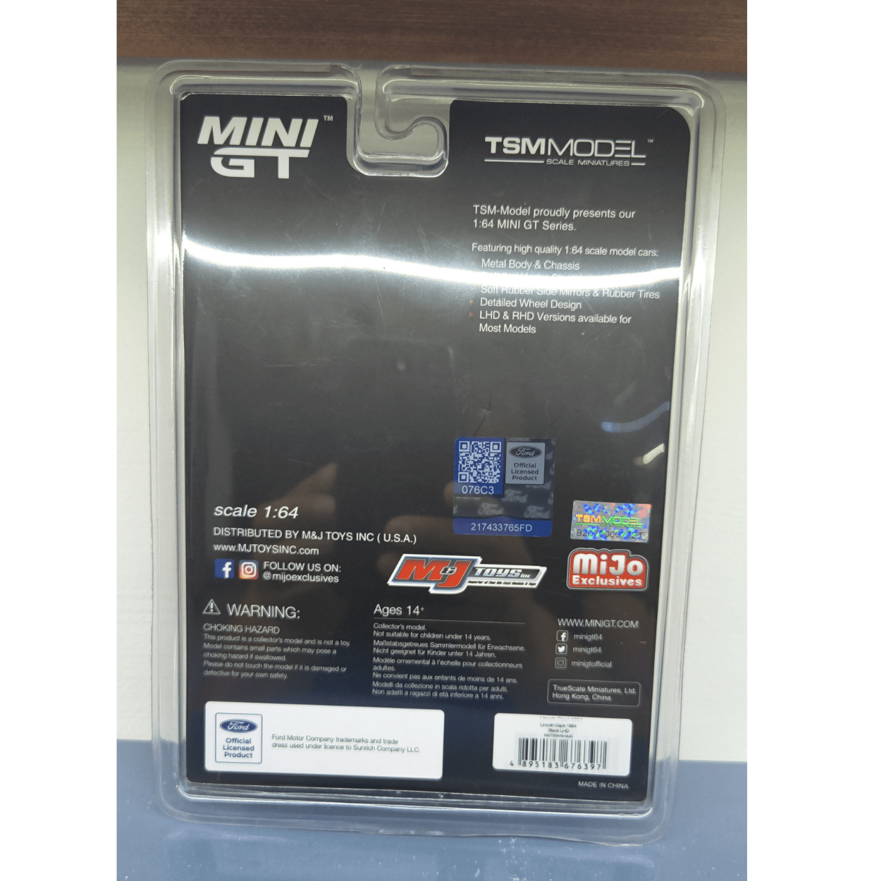 Mini GT Lincoln Capri Black 1:64 | Versión CHASE MiJo Exclusives | Chido Toys - Chido Toys