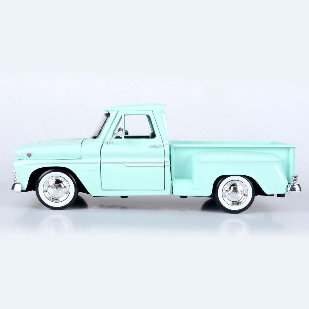 Motormax GMC C1000 Fenderside 1966 1:24 verde menta - Chido Toys