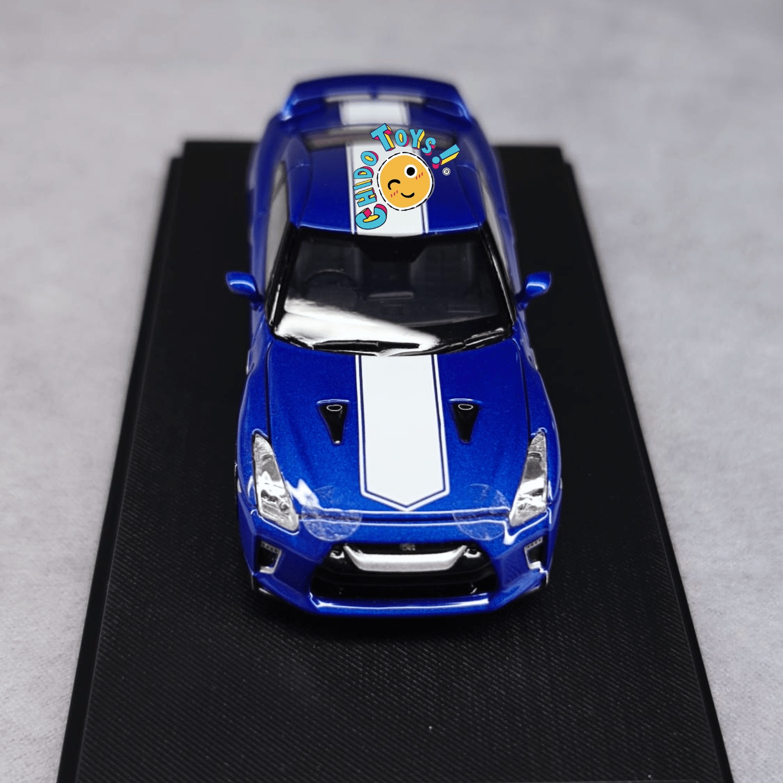 Nissan GT - R (R35) 50th Anniversary MotorHelix 1:64 - Chido Toys