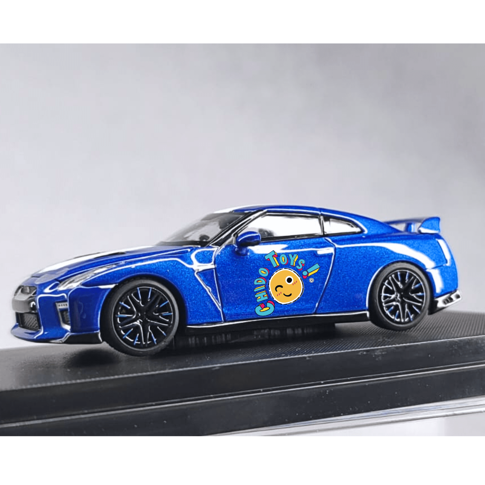 Nissan GT - R (R35) 50th Anniversary MotorHelix 1:64 - Chido Toys