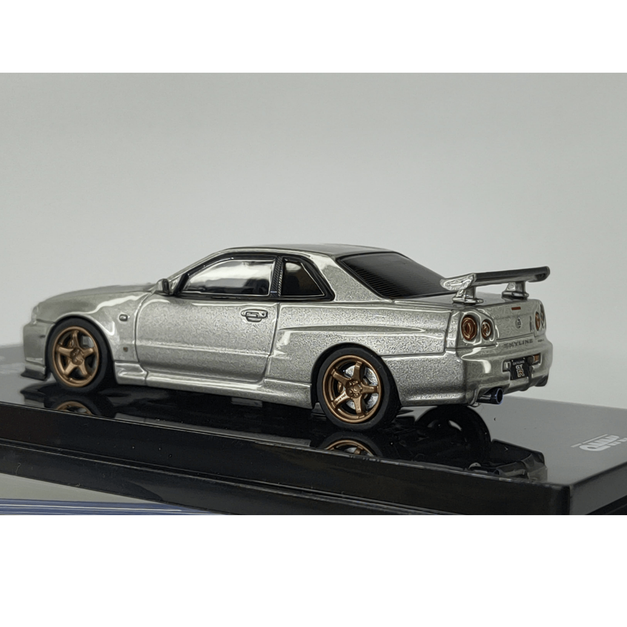 Nissan Skyline GT - R (R34) V - Spec II Plata – Inno64 1:64 - Chido Toys