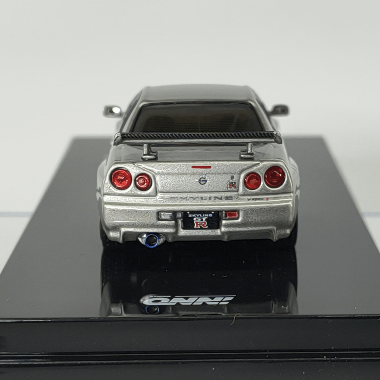 Nissan Skyline GT - R (R34) V - Spec II Plata – Inno64 1:64 - Chido Toys