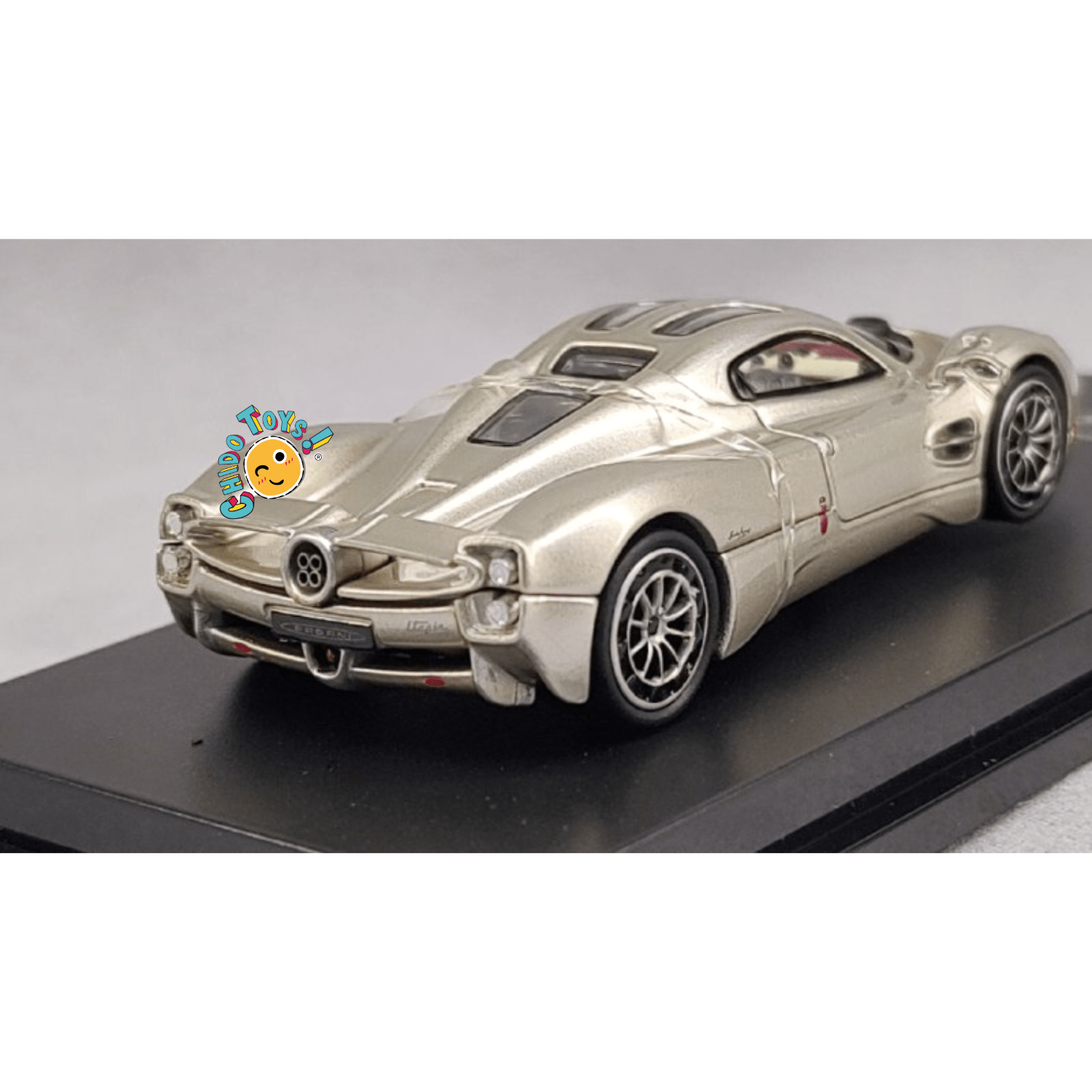 Pagani Utopia Champagne Golden – CM Models 1:64 - Chido Toys