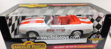 Cargar imagen en el visor de la galería, Auto a escala marca ERTL &quot;AMERICAN MUSCLE&quot;, Modelo Camaro 1969 Indy Pace Car
