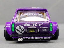 Cargar imagen en el visor de la galería, Auto a escala marca Kaido House &amp; Mini GT, Modelo Wagon 510, Carbon Fiber V1
