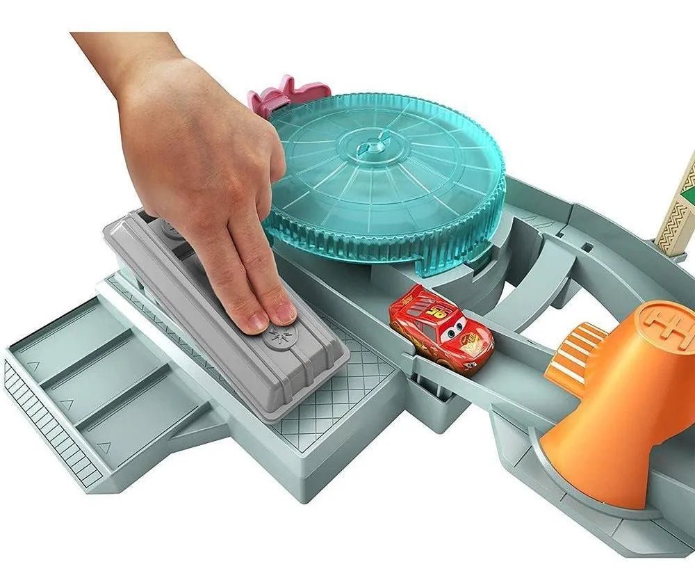 Pista Disney·Pixar Cars Mini Racers – Radiator Springs Spin - Out con Lanzador y Mesa Giratoria + Lightning McQueen (metal), Mattel - Chido Toys
