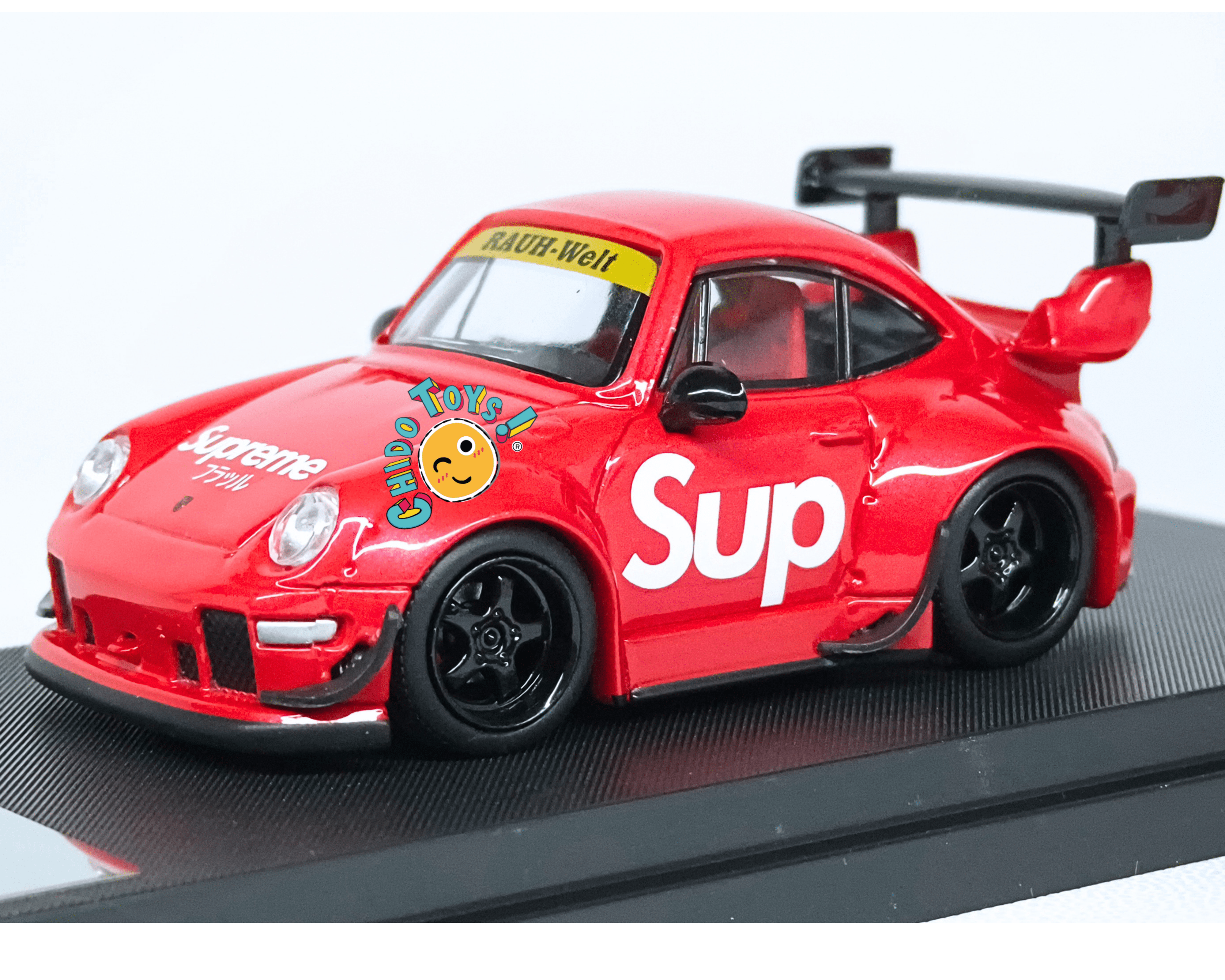 Porsche RWB Supreme 1:64 Rojo con Capelo Acrílico - Chido Toys