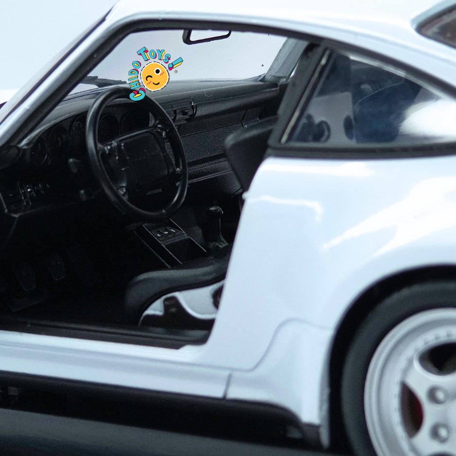 Welly Porsche 964 Turbo 1990 escala 1:18 color blanco con apertura total