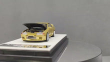 Cargar y reproducir el video en el visor de la galería, Auto a escala marca Time Micro Modelo Nissan GTR R32 Gold
