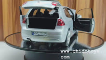 Cargar y reproducir el video en el visor de la galería, Auto a escala marca Norev, Modelo Volkswagen Golf GTI Pirelli
