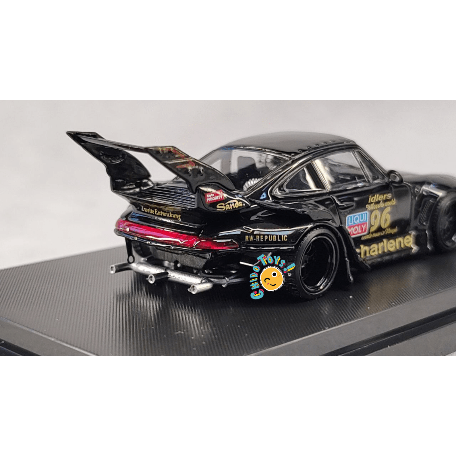 RWB 993 Charlene Doble Alerón – Street Warrior 1:64 - Chido Toys