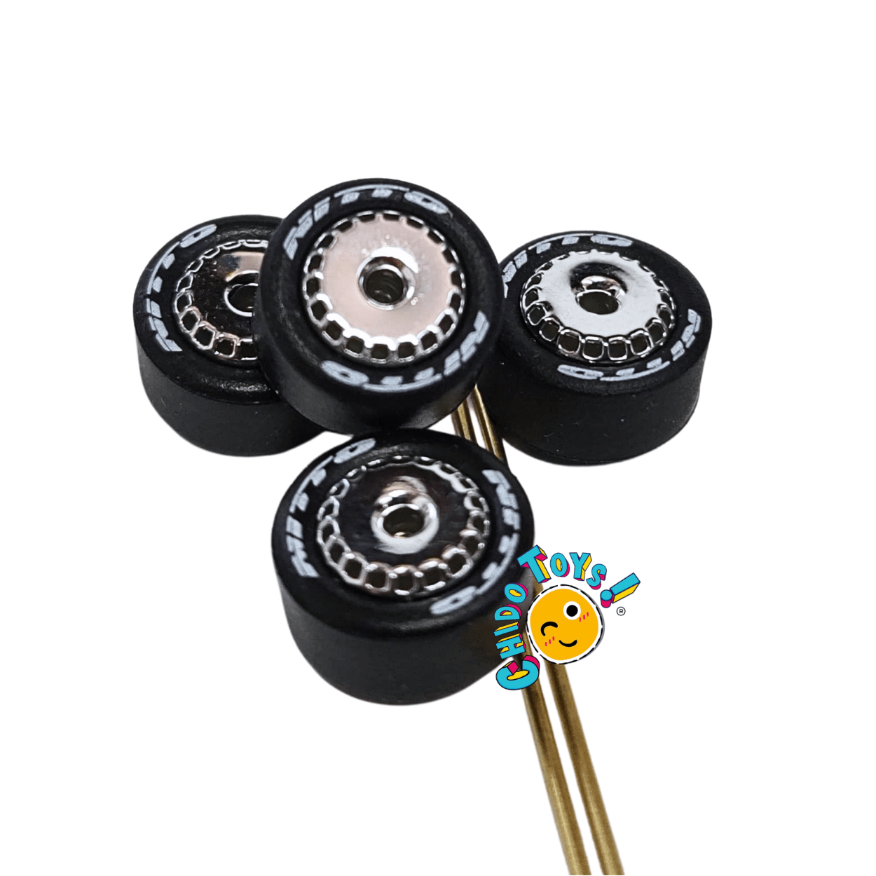 Set de llantas de goma para escala 1:64 con rines tipo diamante y ejes incluidos - Chido Toys