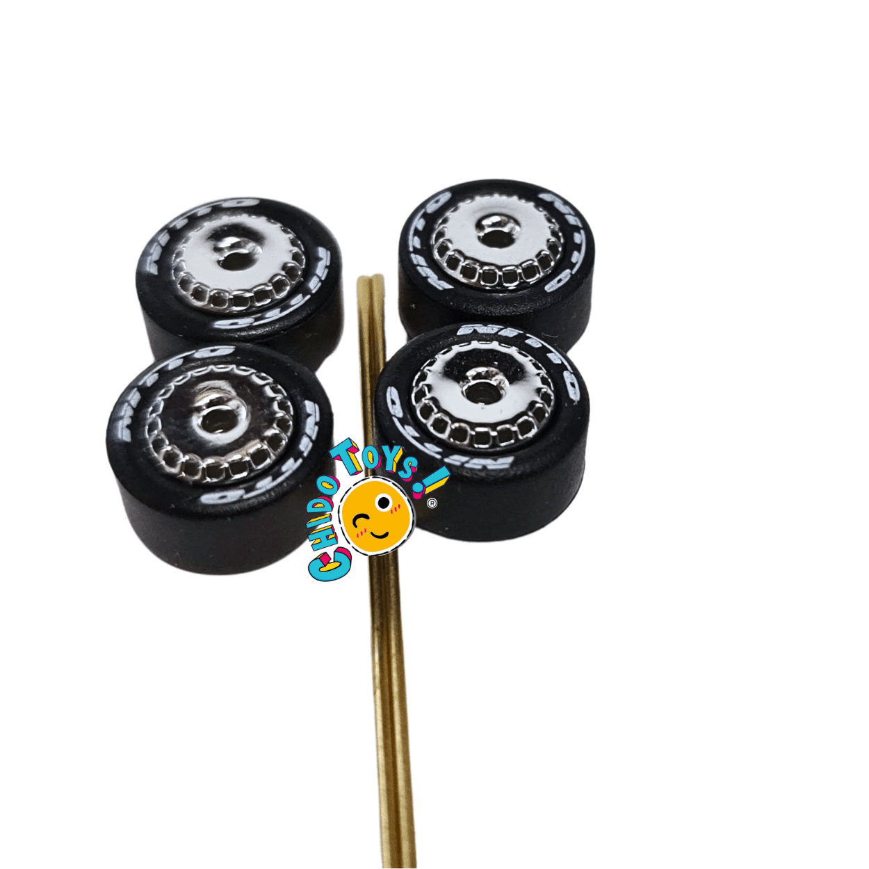 Set de llantas de goma para escala 1:64 con rines tipo diamante y ejes incluidos - Chido Toys