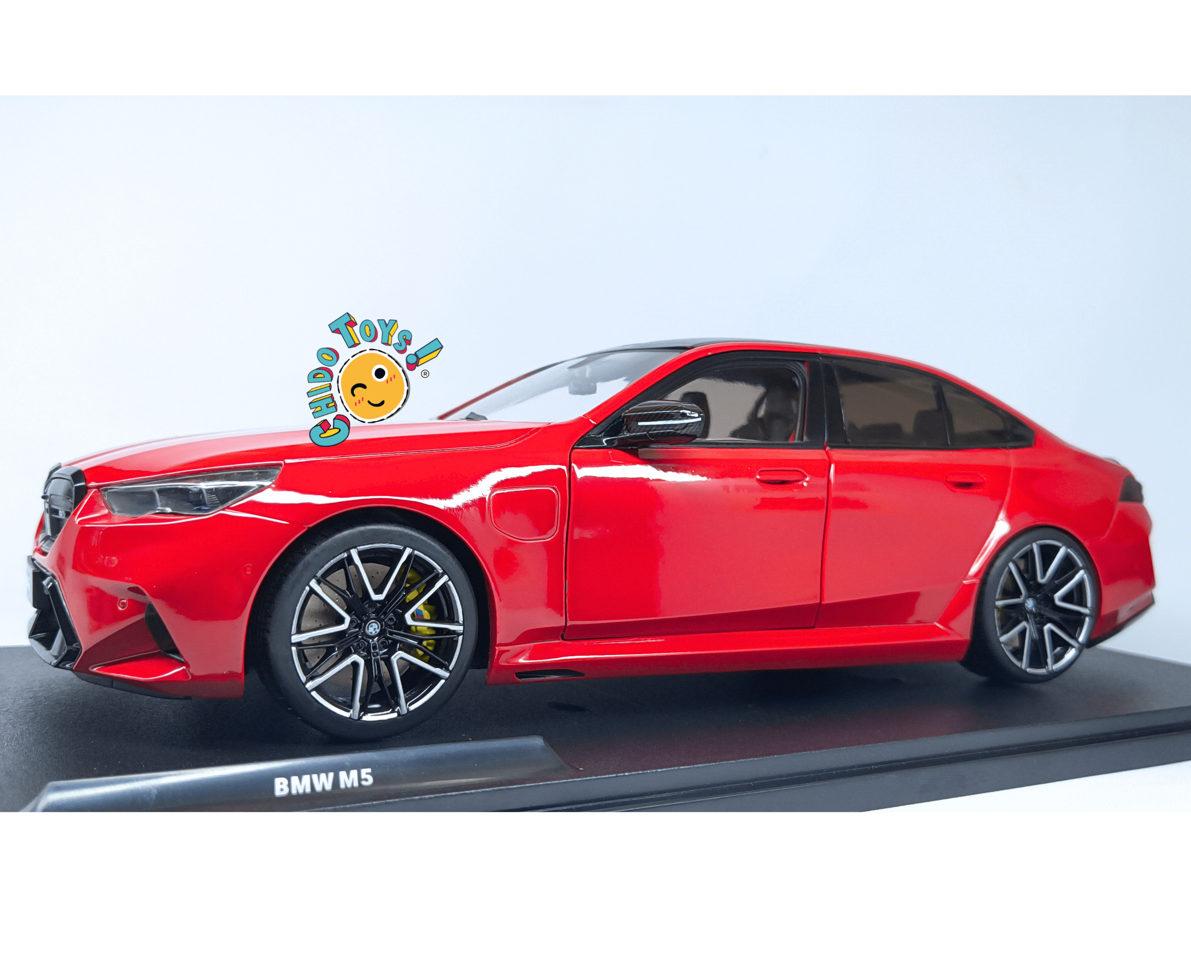 Solido BMW M5 2025 1:18 Fire Red Dirección Funcional - Chido Toys