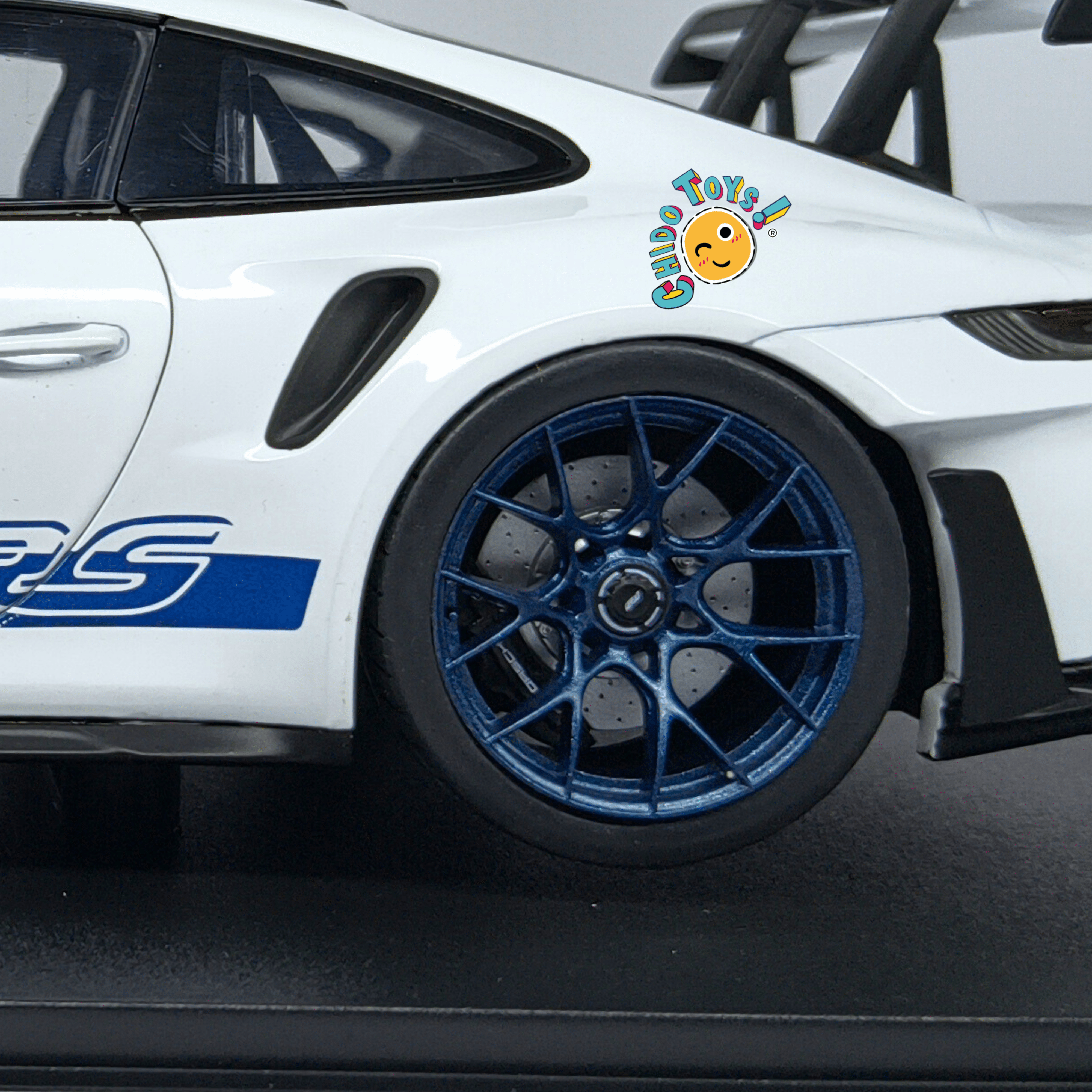 Solido Porsche 911 GT3 RS 1:18 blanco con dirección funcional - Chido Toys