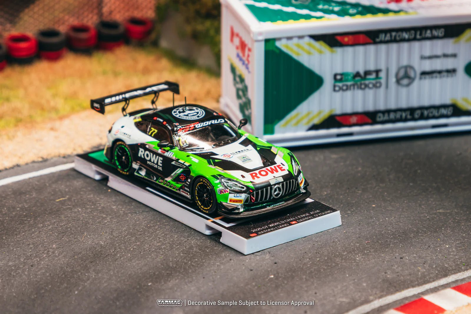Tarmac Works Mercedes - AMG GT3 ROWE Racing 1:64 con contenedor - Chido Toys