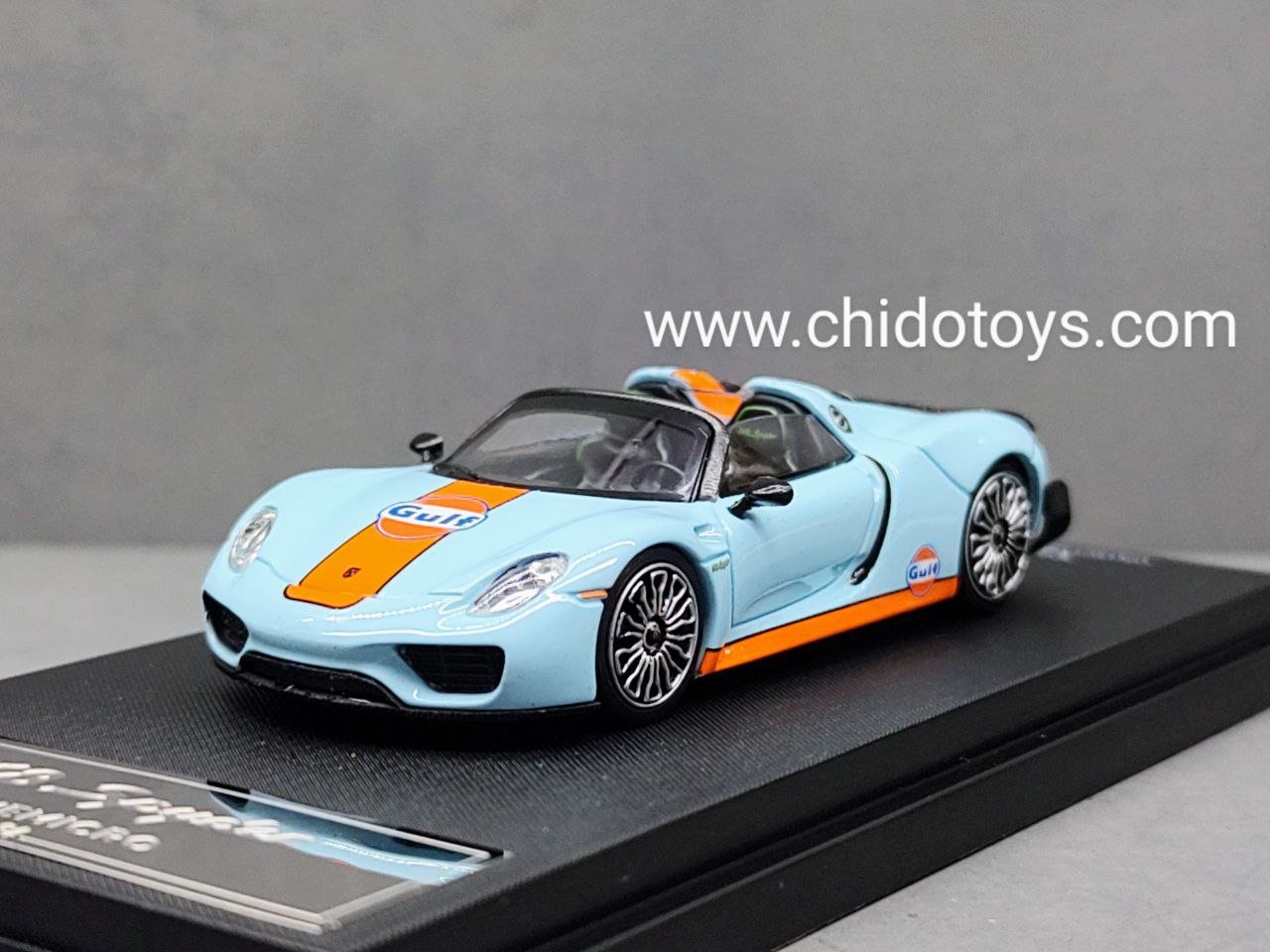 Time Micro Porsche 918 Spyder Gulf 1:64 con capelo y figurilla - Chido Toys