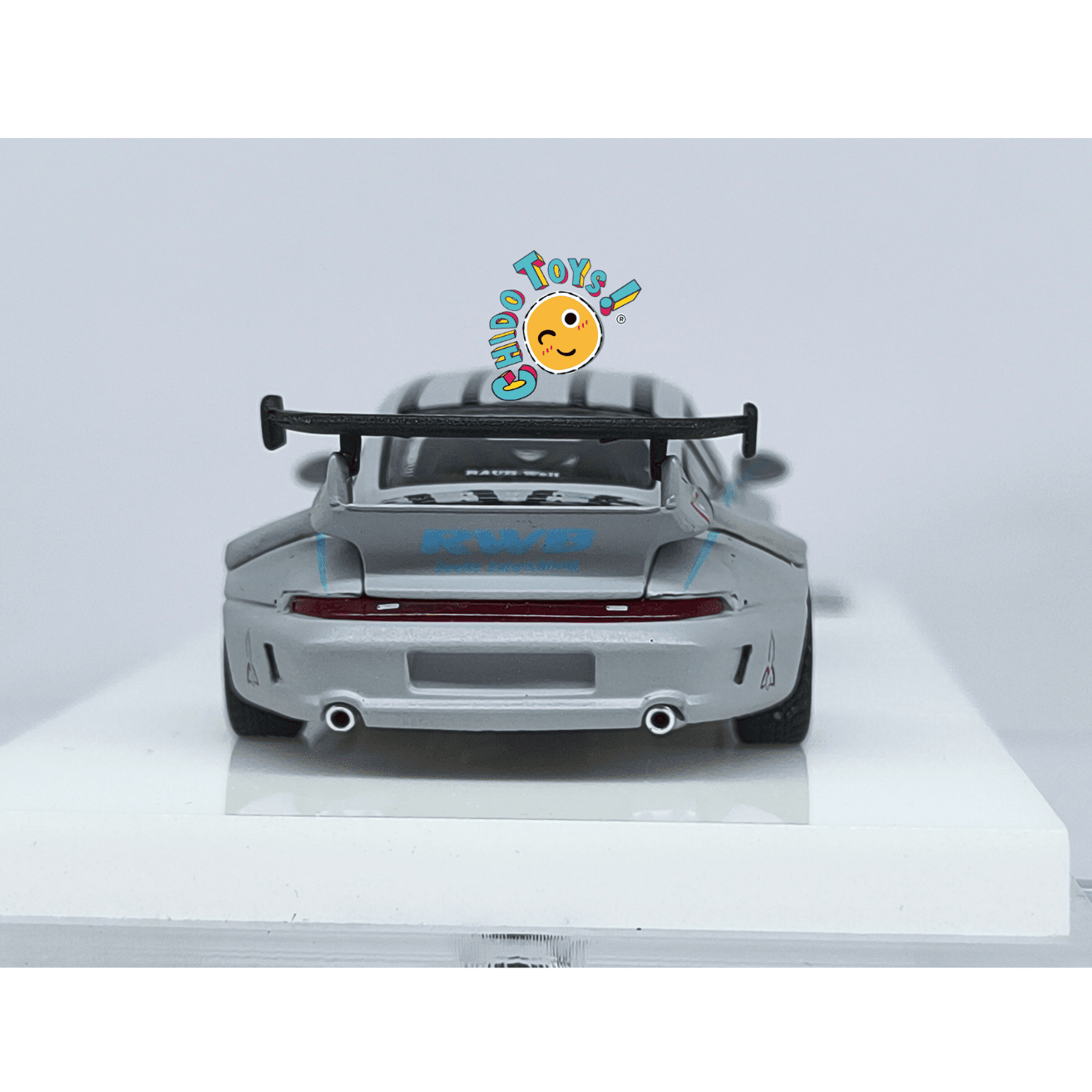 Top Models RWB 930 1:64 edición limitada gris mate con capelo - Chido Toys