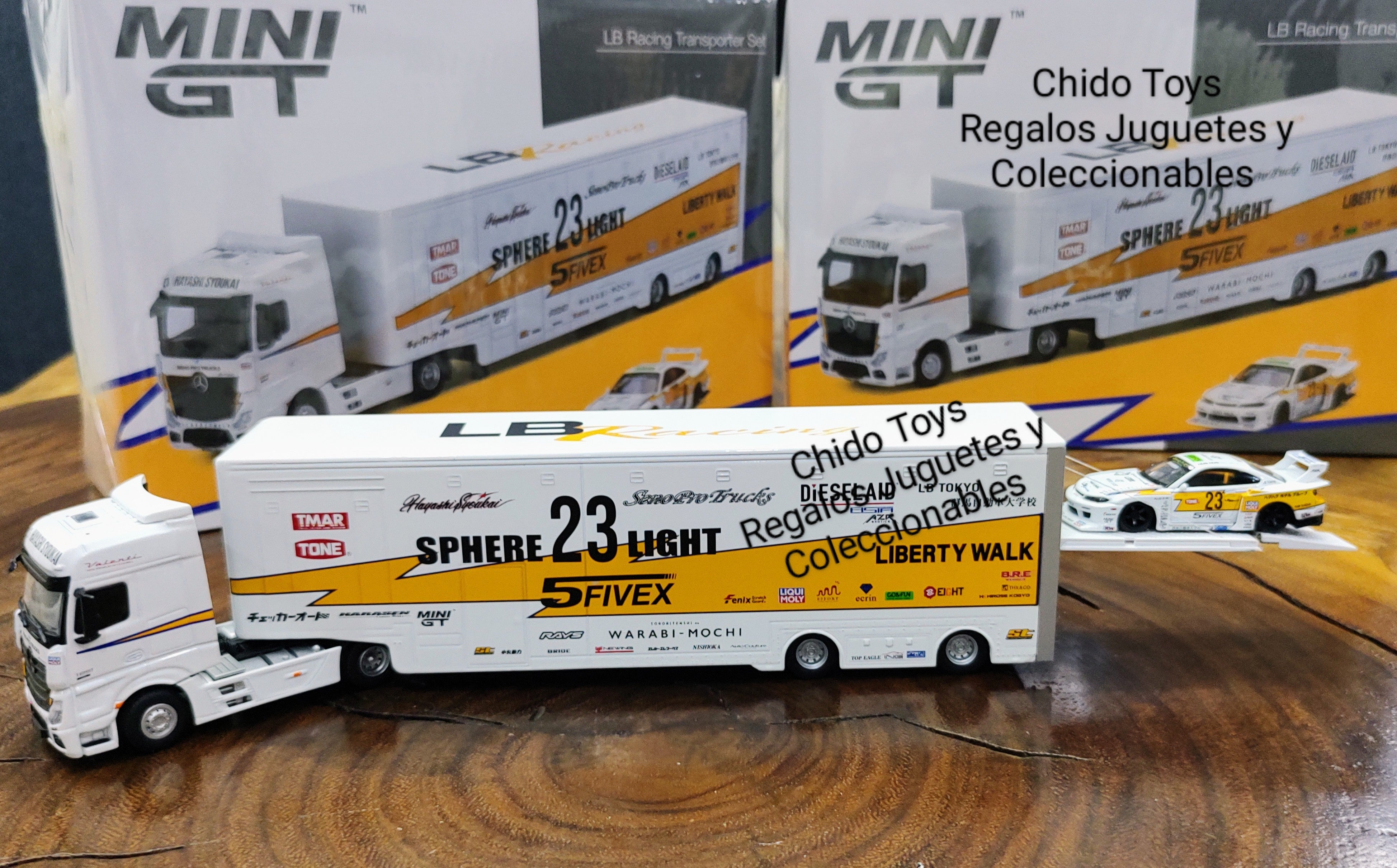 Trailer a escala marca MINI GT LB Racing Transporte Mercedes Benz Actros Con Nissan S15 Silvia - Chido Toys