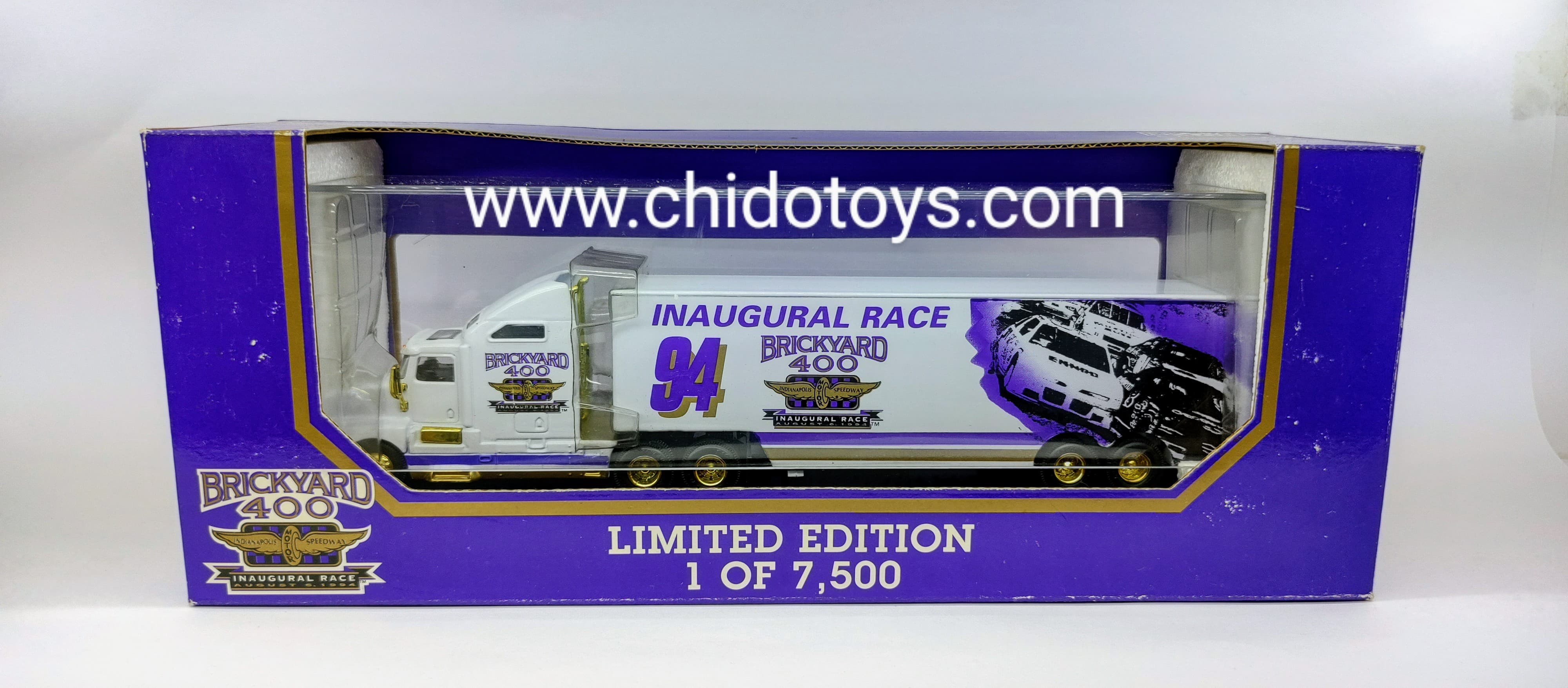Trailer a escala marca Racing Champions, modelo Kenworth T600 aerocab 1994 conmemorativo de la carrera inaugural "Brickyard 400" - Chido Toys