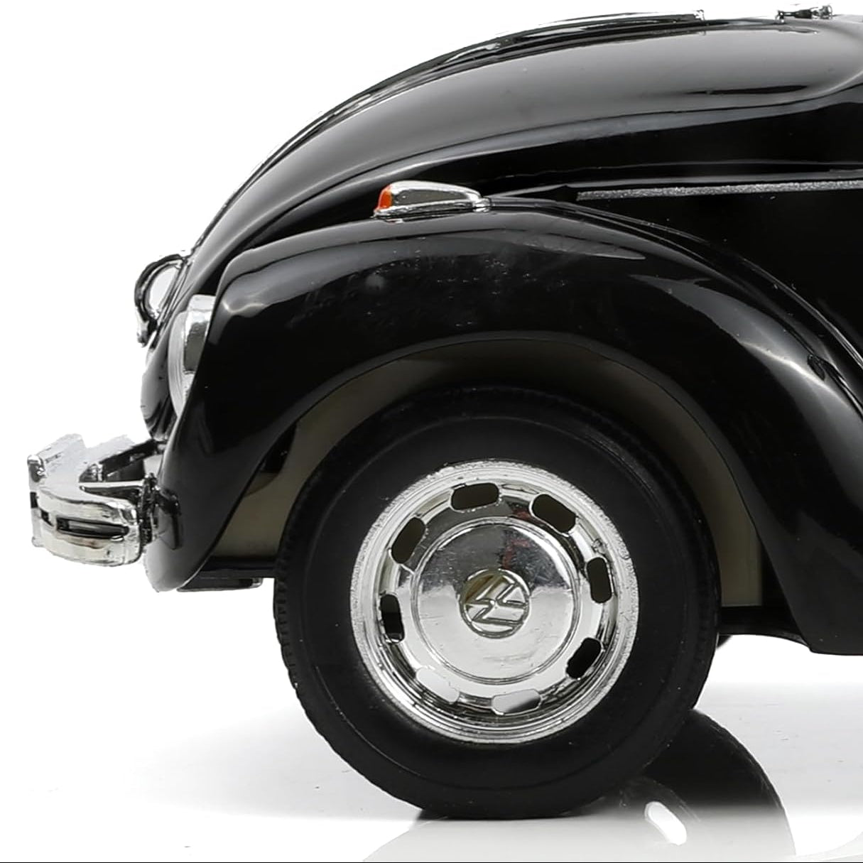 Volkswagen Beetle clásico 1:24 negro con apertura de puertas y cofre - Chido Toys
