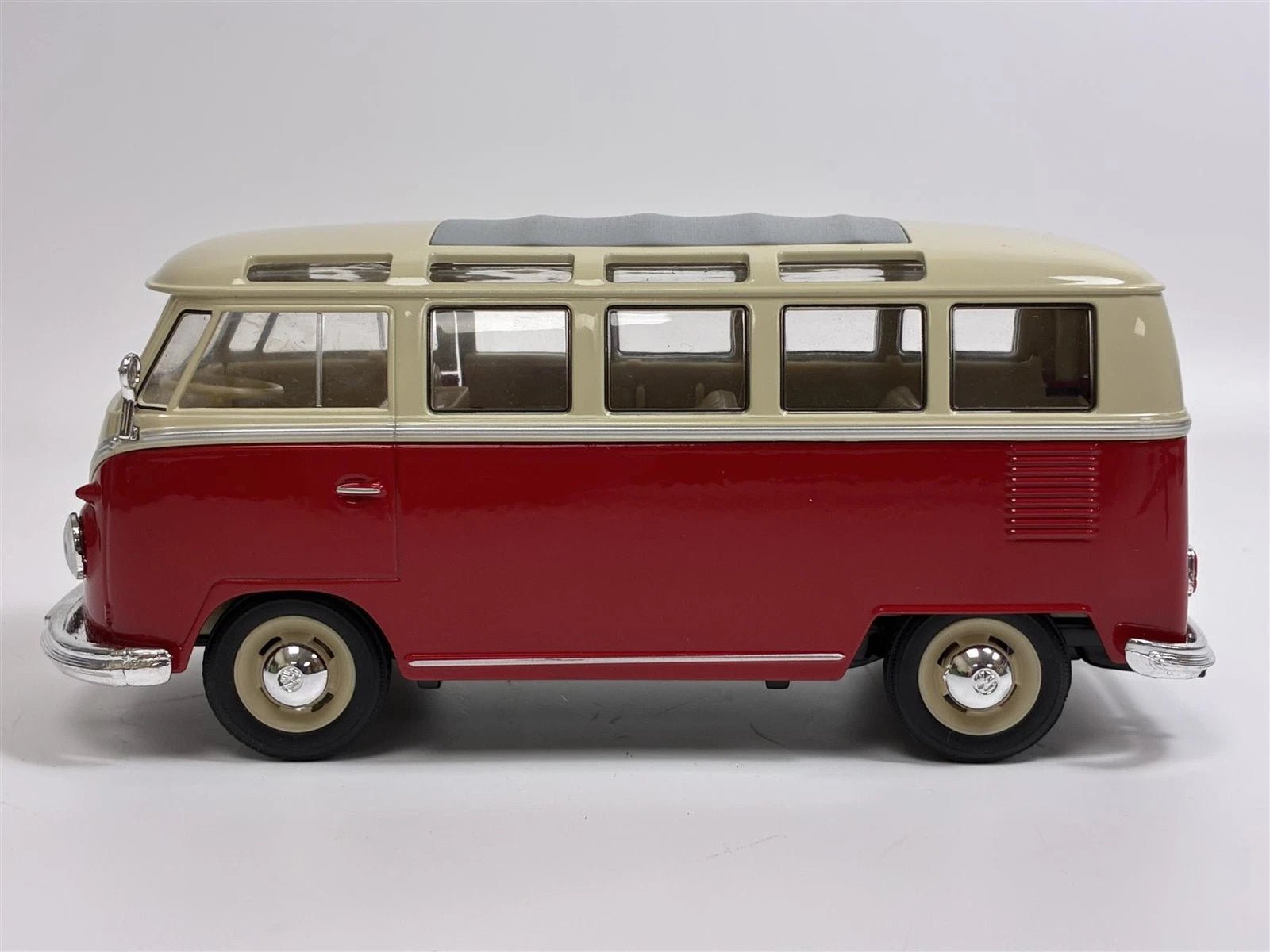 Welly Volkswagen T1 Bus 1963 1:24 bicolor clásico apertura - Chido Toys