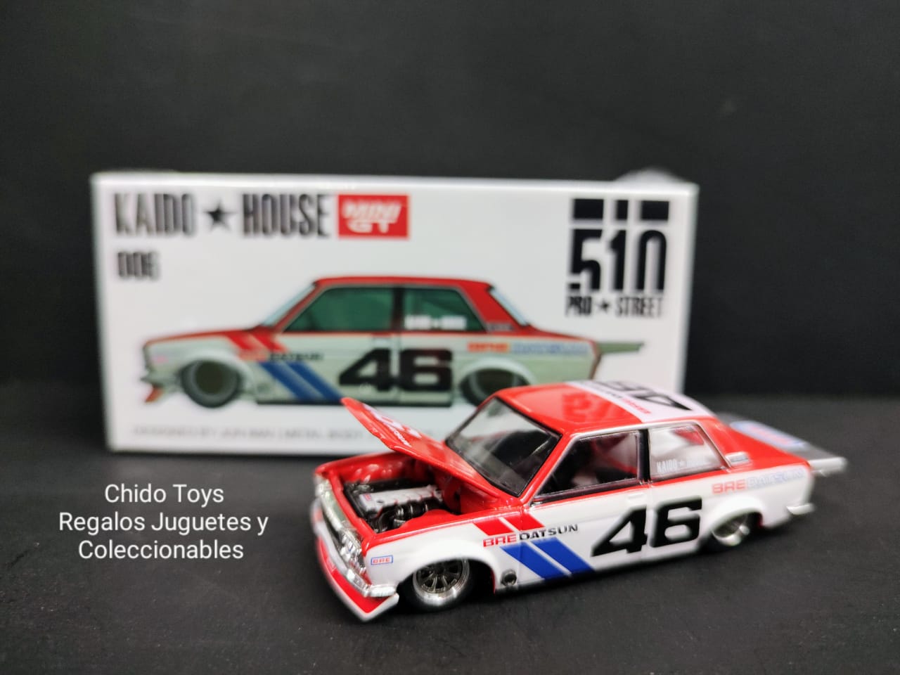 Auto a escala marca Kaido House Mini Gt, modelo Datsun 510 Pro Street V2, edad 14+ - Chido Toys