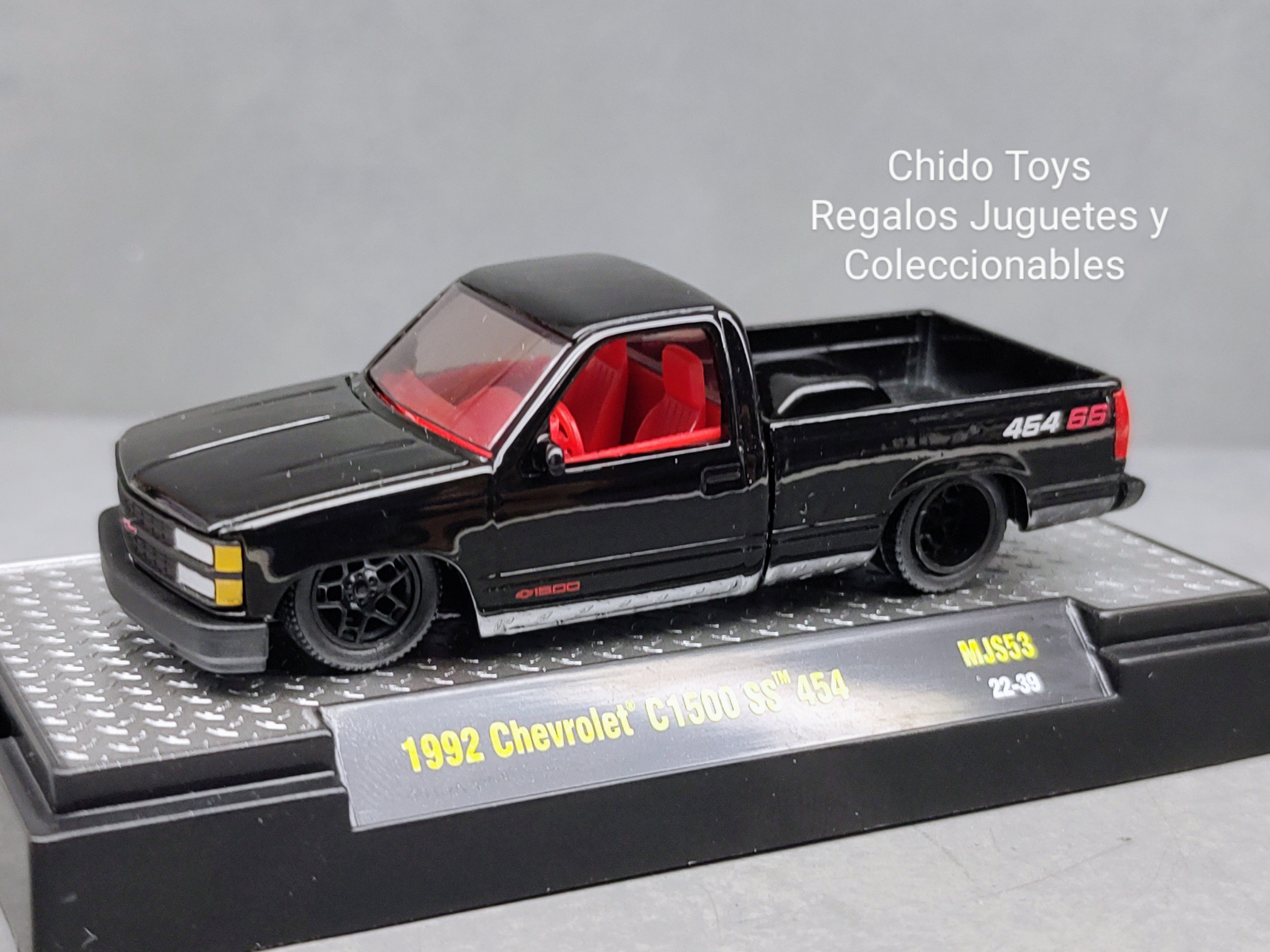 Auto a escala marca M2, 1992 Chevrolet C1500 SS454 Negro - Chido Toys
