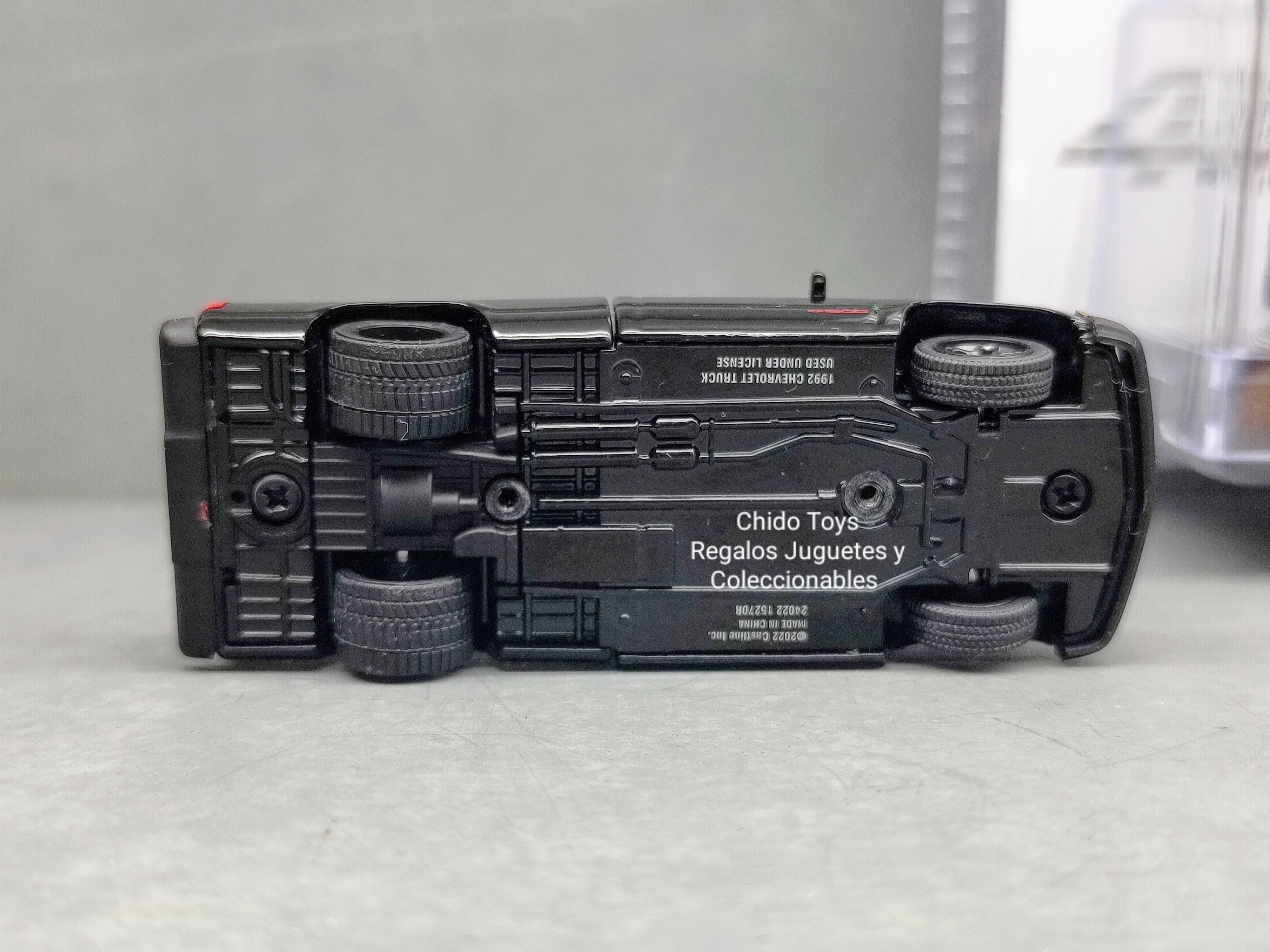 Auto a escala marca M2, 1992 Chevrolet C1500 SS454 Negro - Chido Toys