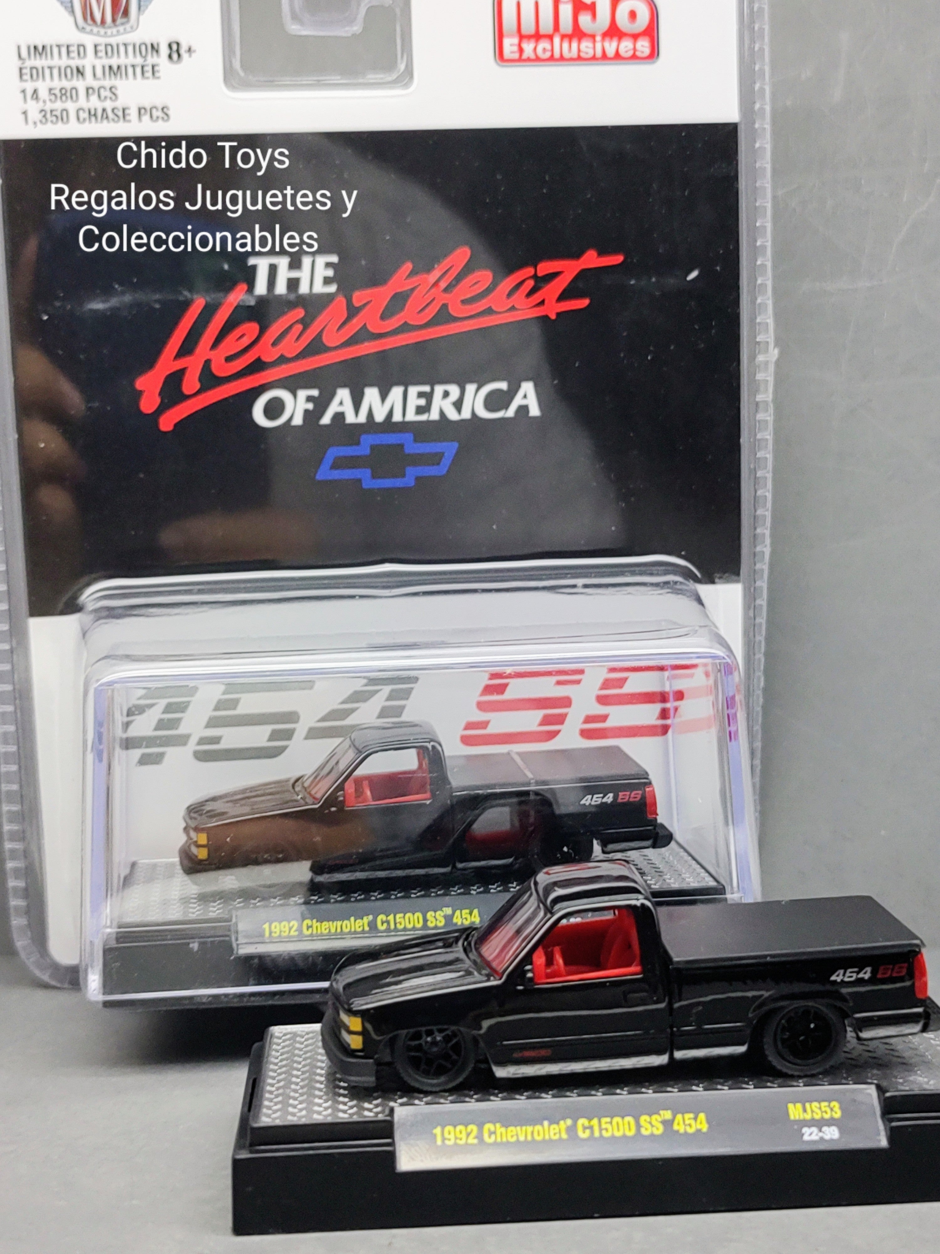 Auto a escala marca M2, 1992 Chevrolet C1500 SS454 Negro - Chido Toys
