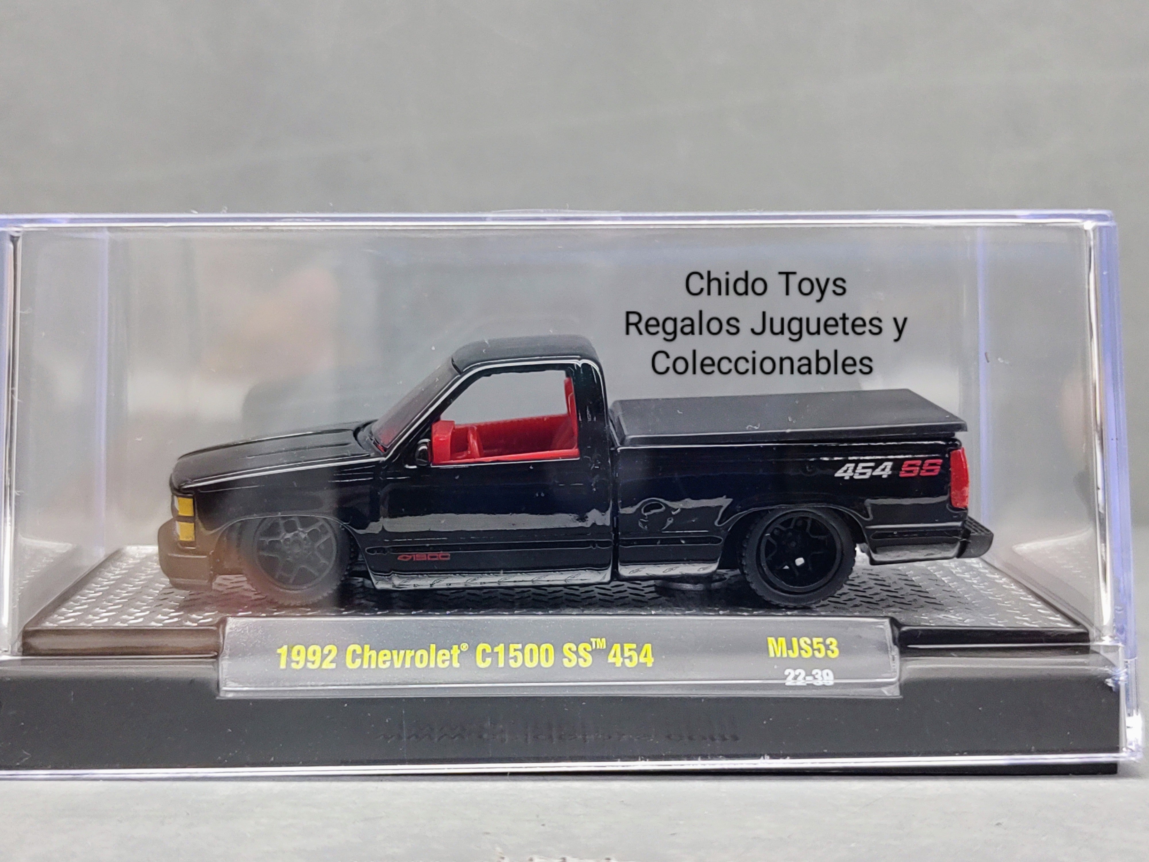 Auto a escala marca M2, 1992 Chevrolet C1500 SS454 Negro - Chido Toys
